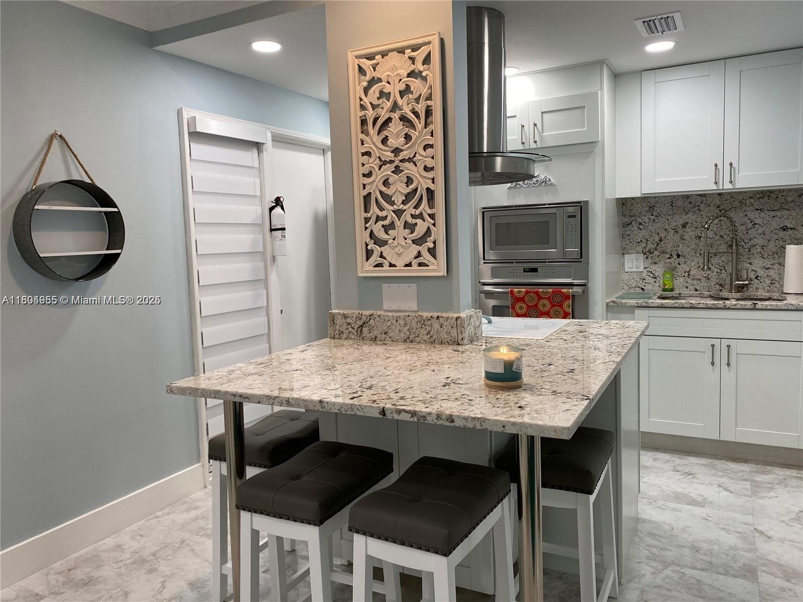 VILLAGE BY THE SEA CONDO · #207 in Lauderdale By The Sea - Photo 2