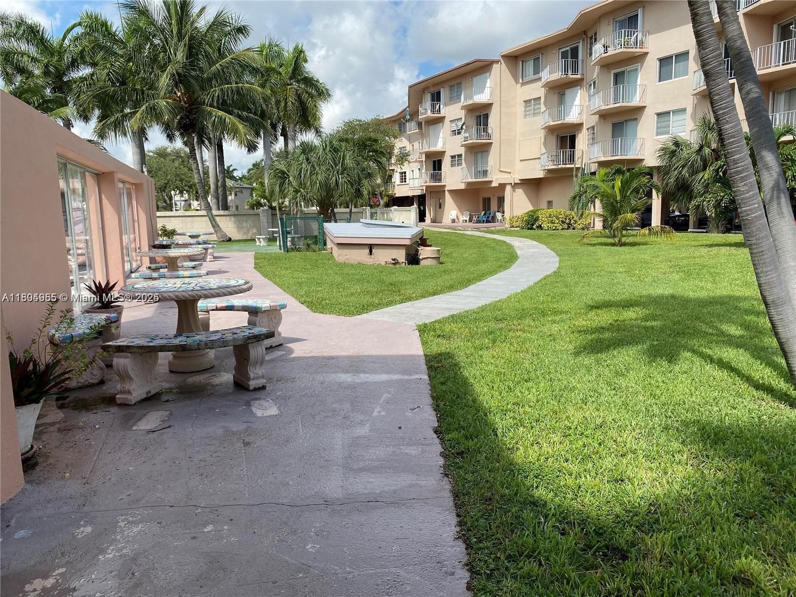 VILLAGE BY THE SEA CONDO · #207 in Lauderdale By The Sea - Photo 20