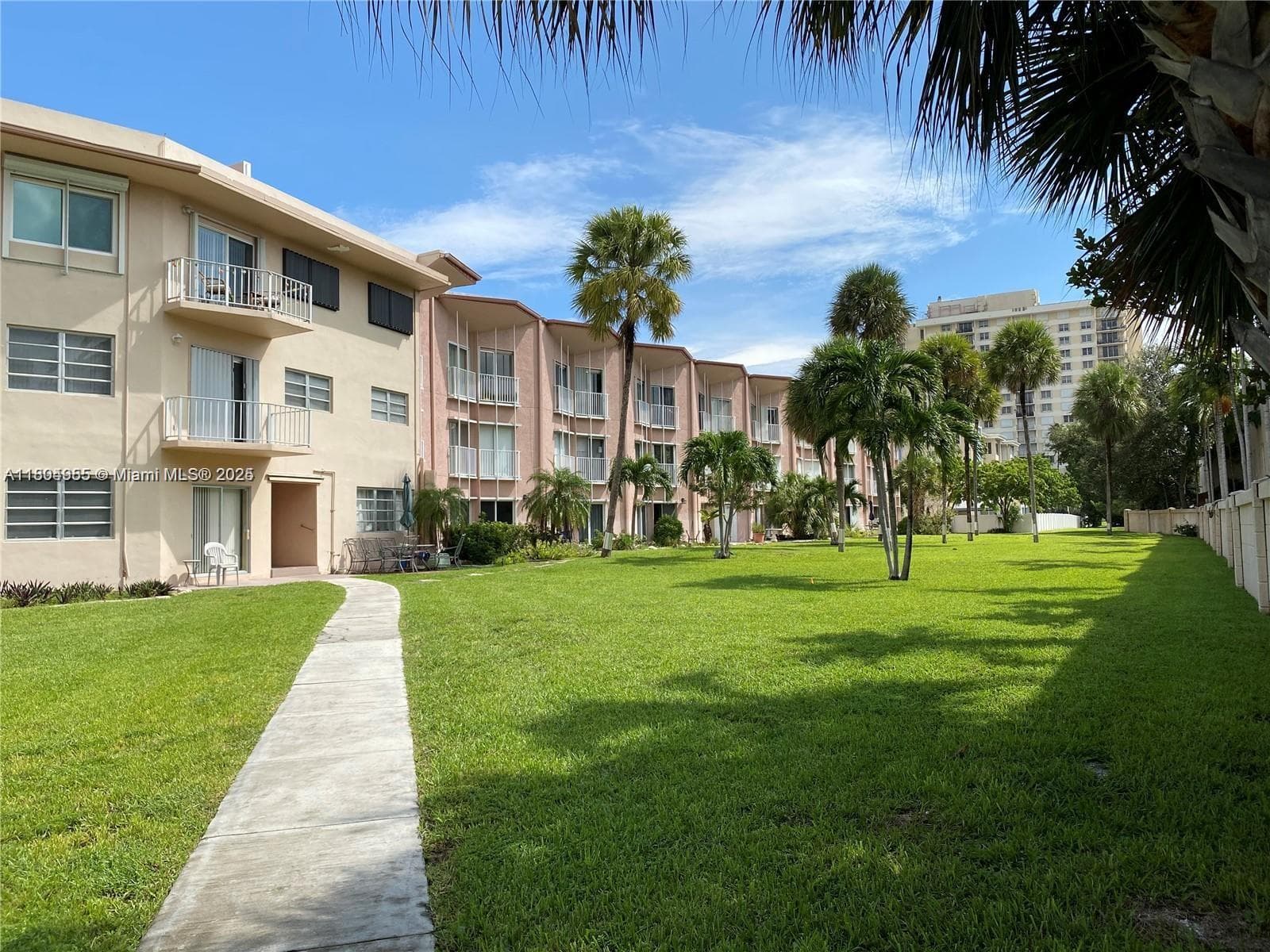 VILLAGE BY THE SEA CONDO · #207 in Lauderdale By The Sea - Photo 19
