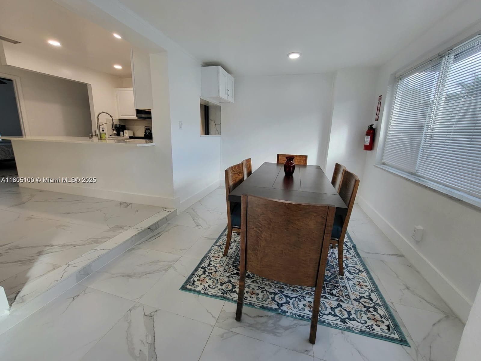 900 SW 31st photo 2