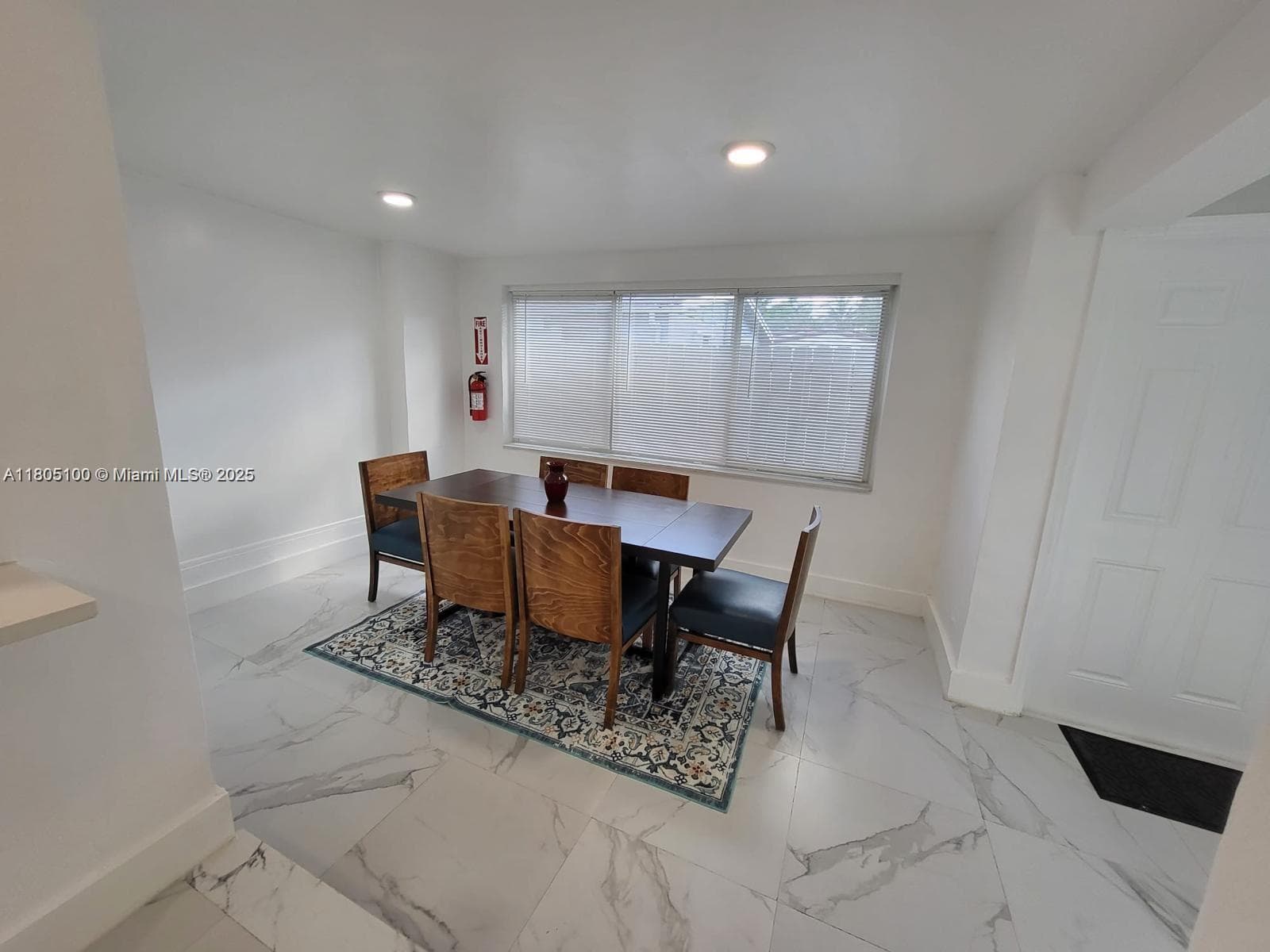 900 SW 31st photo 10
