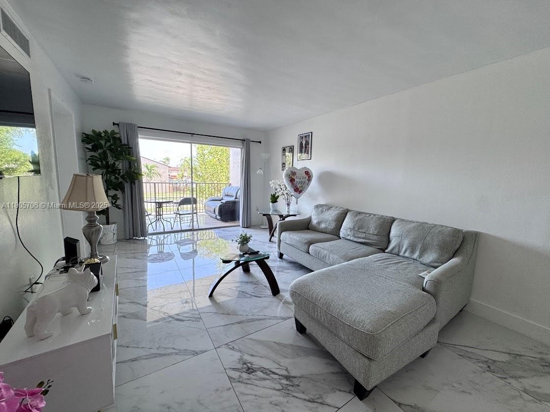 KENDALL LAKE TOWERS CONDO · #207 in Miami - Photo 4