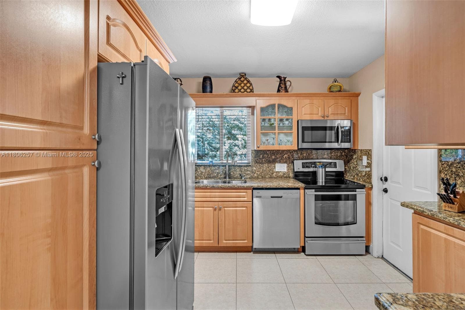 1901 SW 37th Ave photo 12