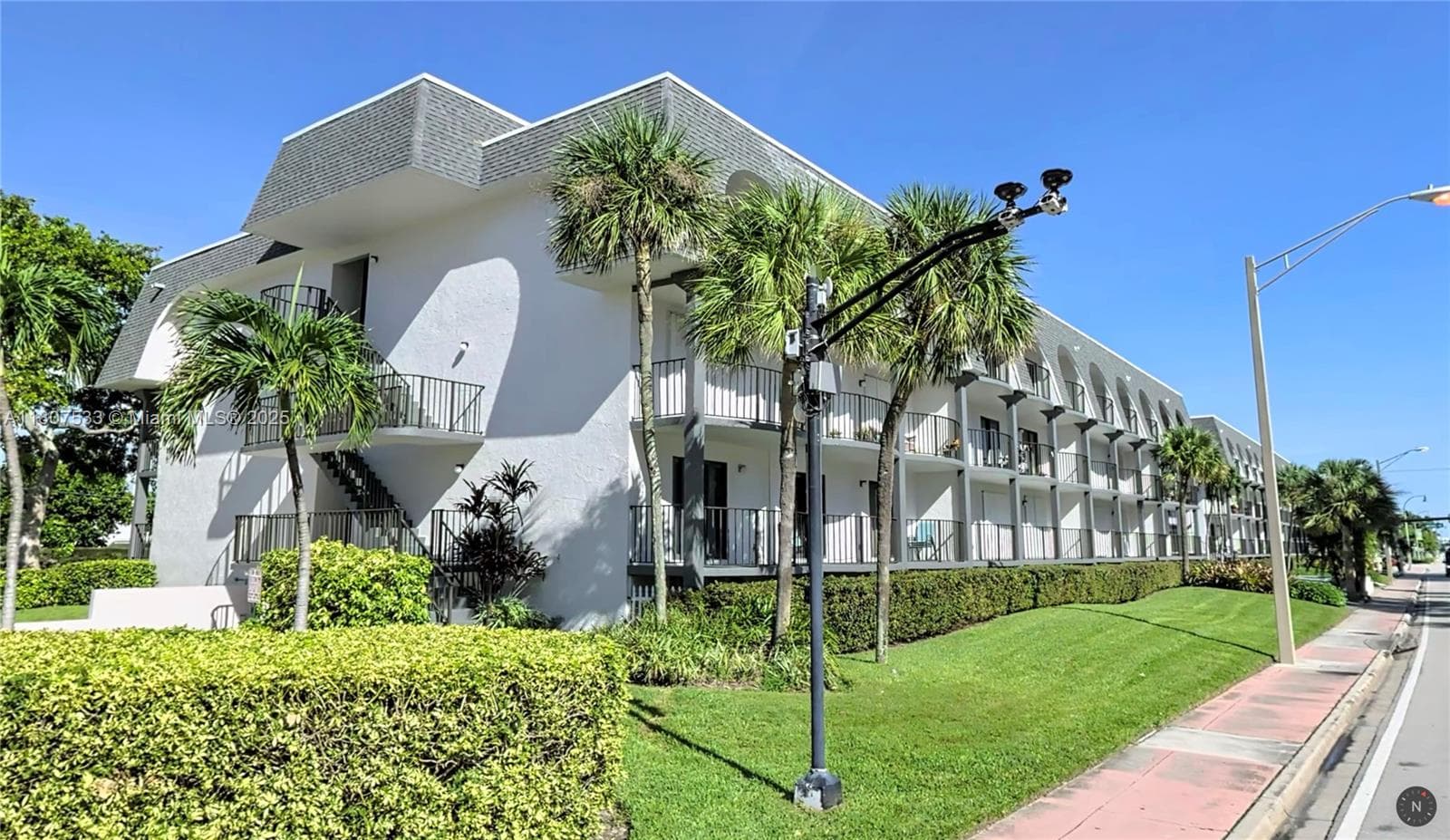 TOP OF THE MILE CONDO · #102 in Lauderdale By The Sea - Photo 3