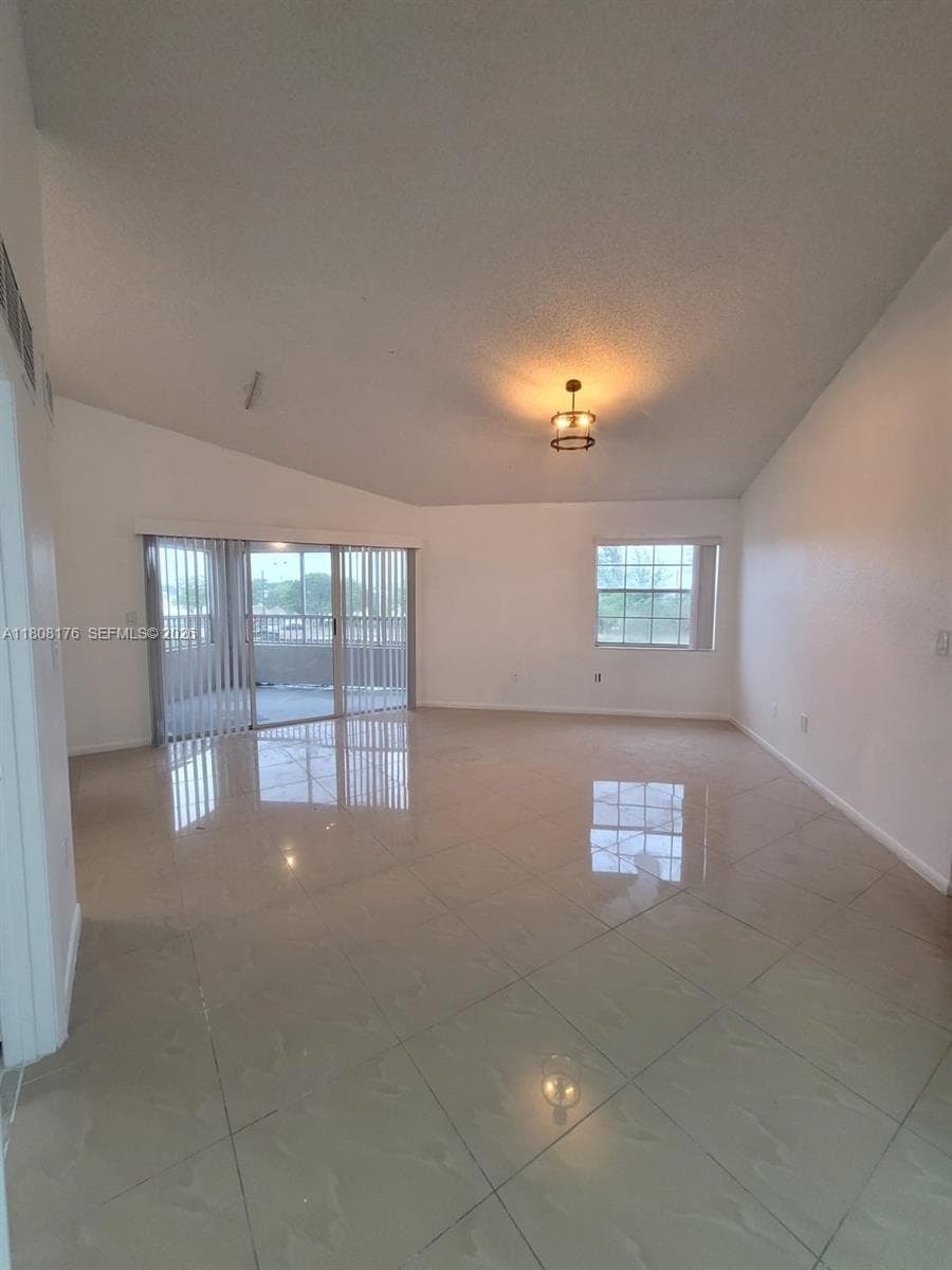 LAKEVIEW CLUB CONDO · #309 in Oakland Park - Photo 6