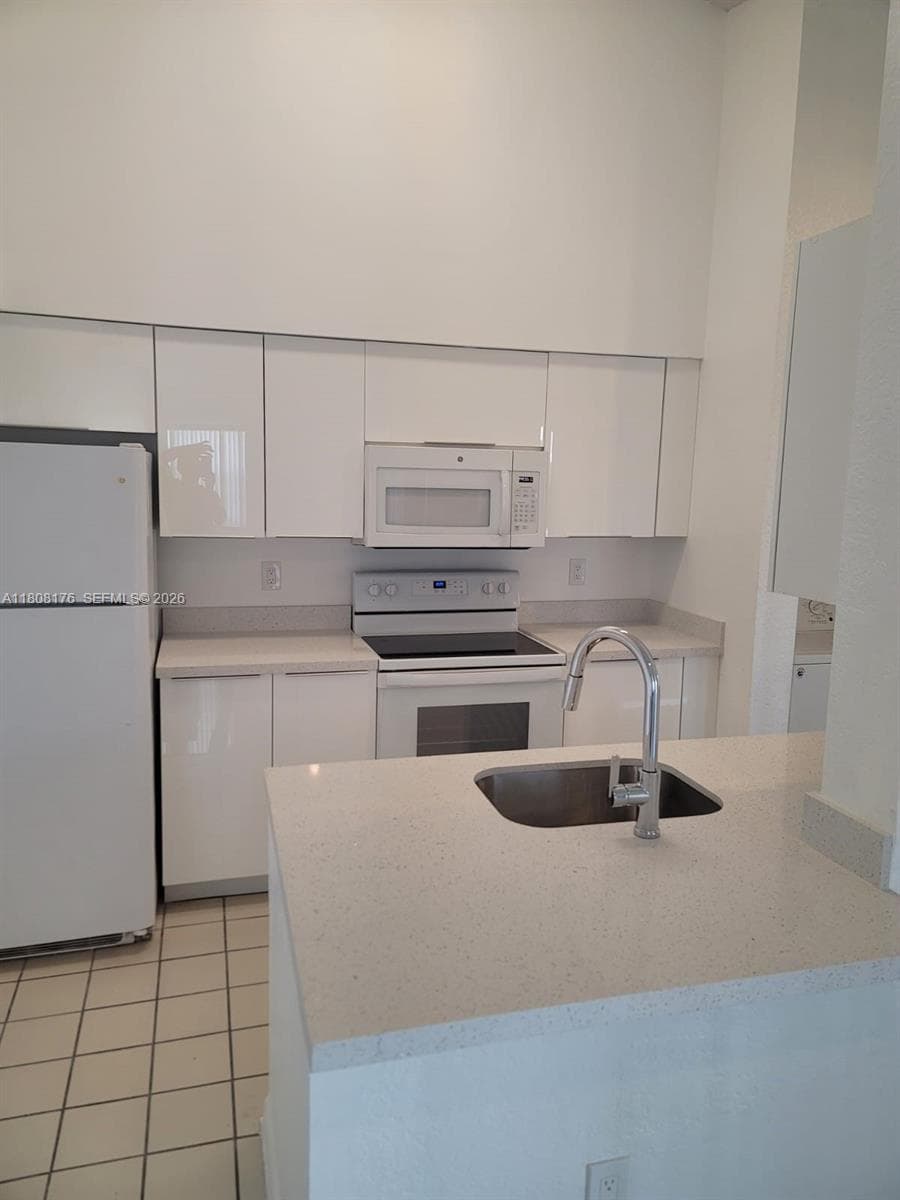 LAKEVIEW CLUB CONDO · #309 in Oakland Park - Photo 10