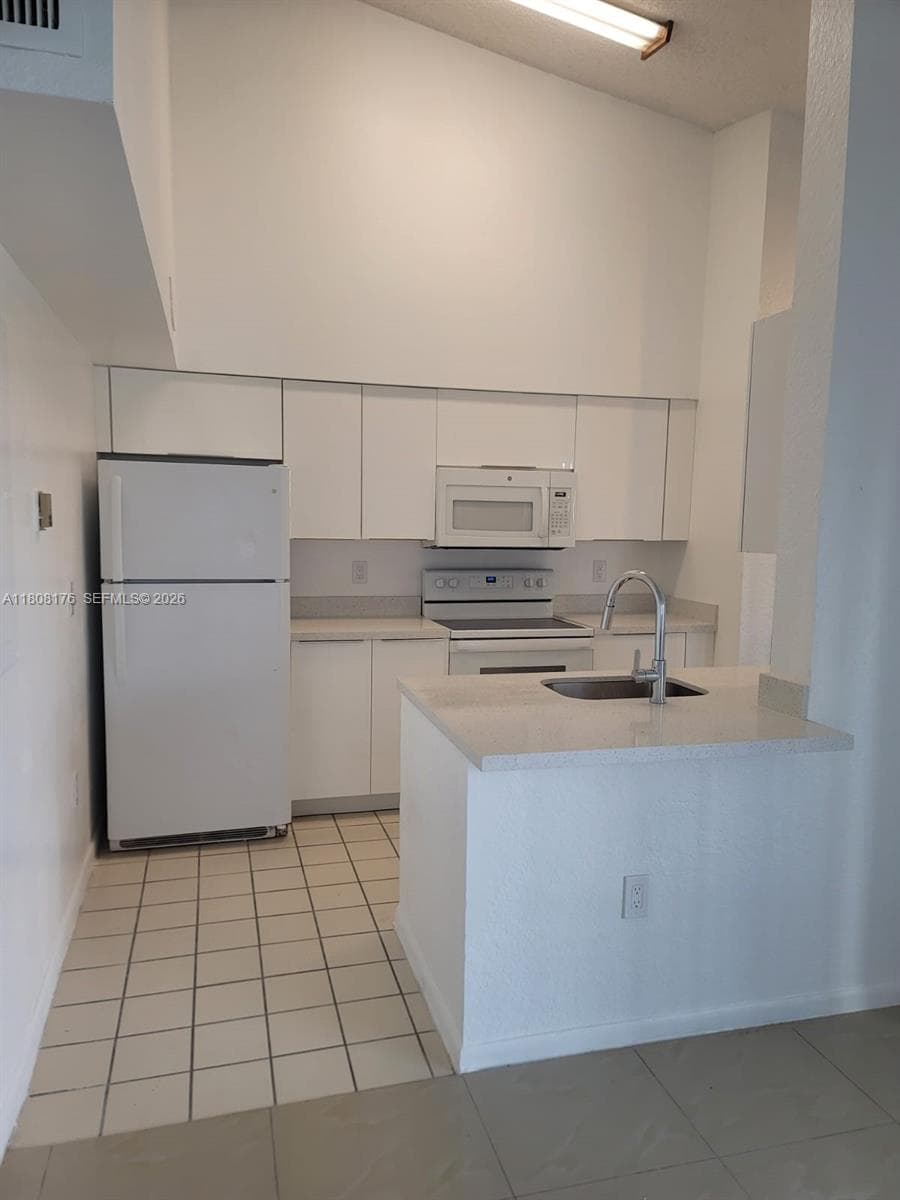 LAKEVIEW CLUB CONDO · #309 in Oakland Park - Photo 11