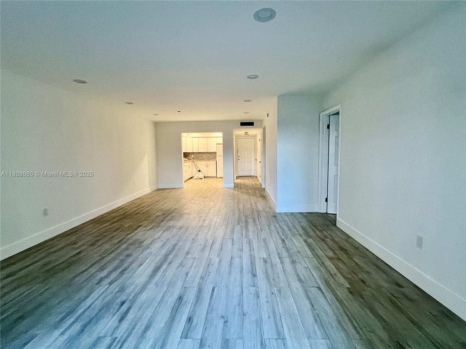 CLAREMONT PLACE · #202 in North Miami - Photo 6