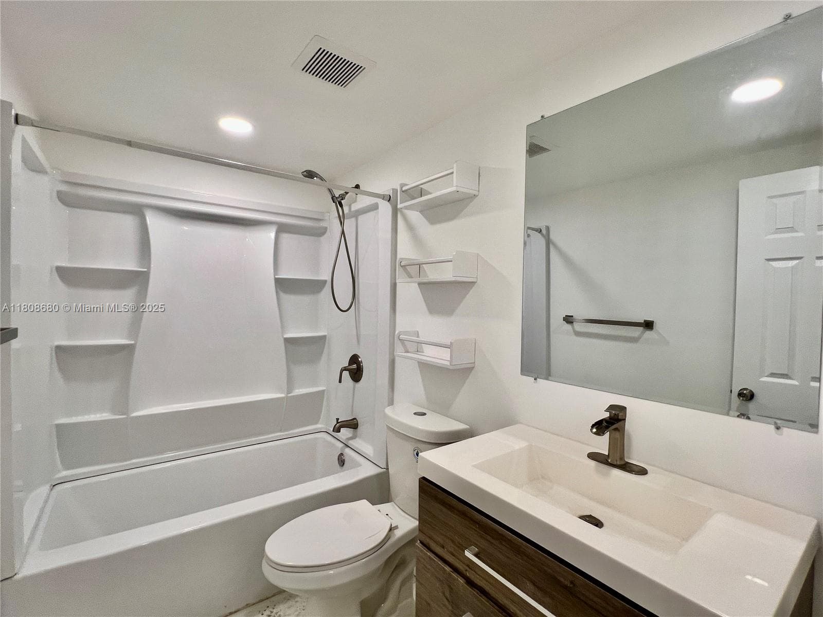 CLAREMONT PLACE · #202 in North Miami - Photo 12