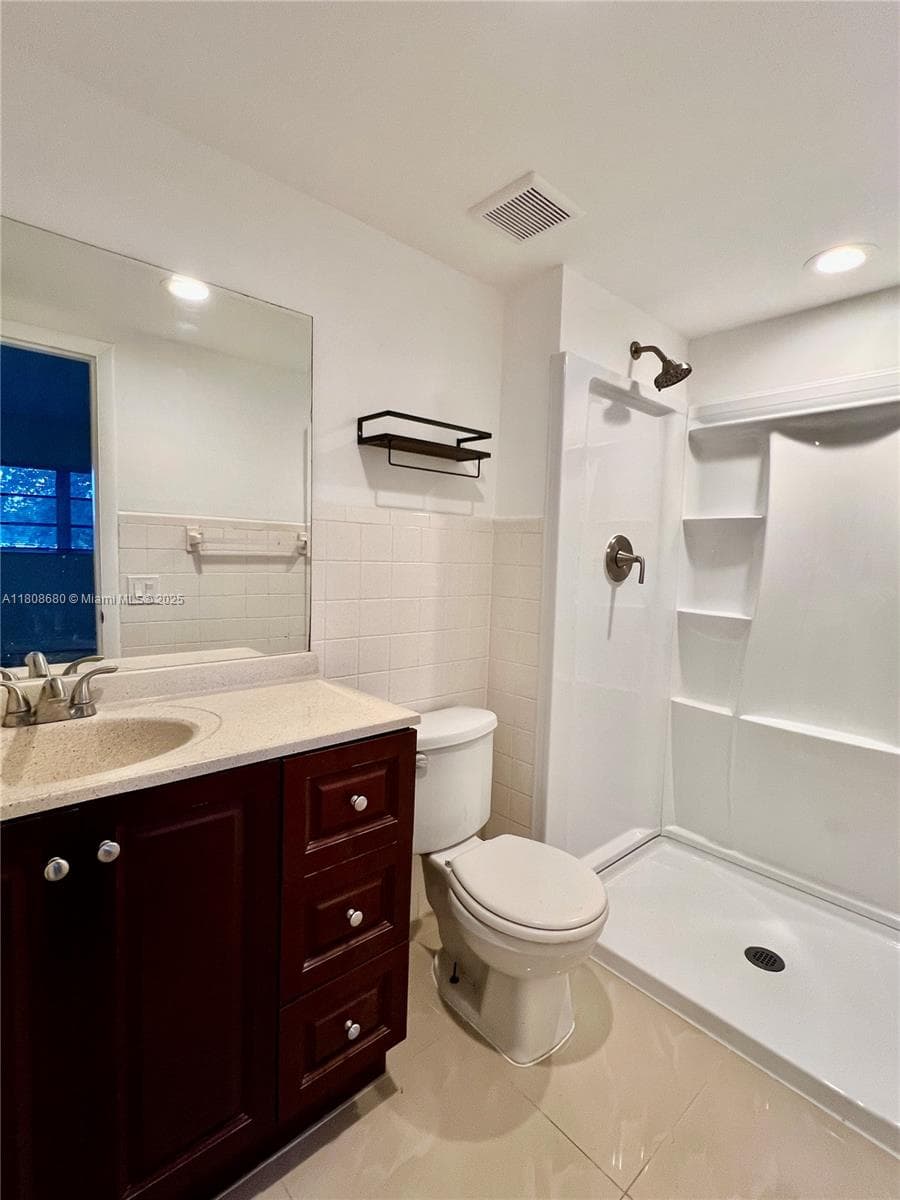 CLAREMONT PLACE · #202 in North Miami - Photo 9