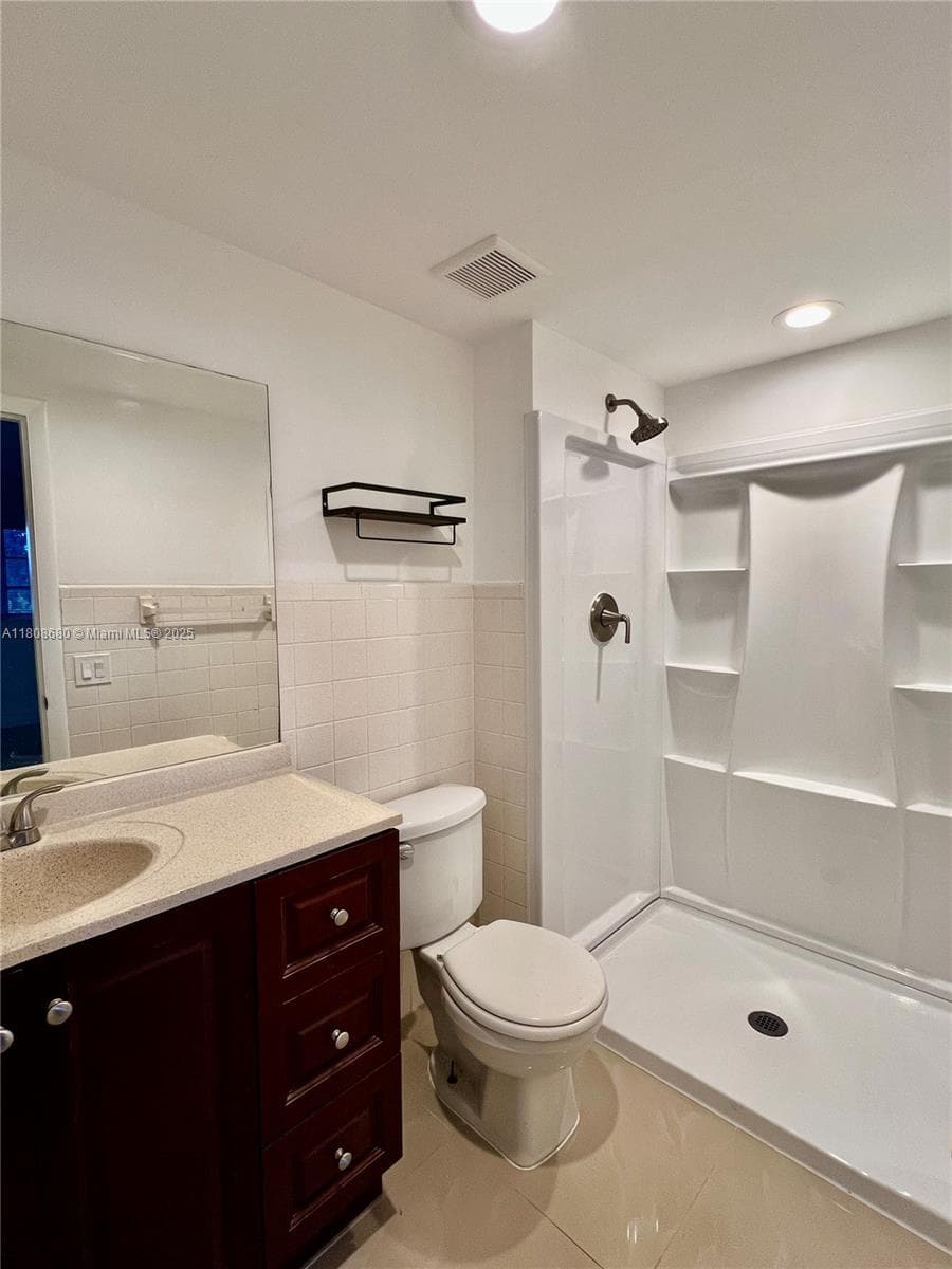 CLAREMONT PLACE · #202 in North Miami - Photo 8