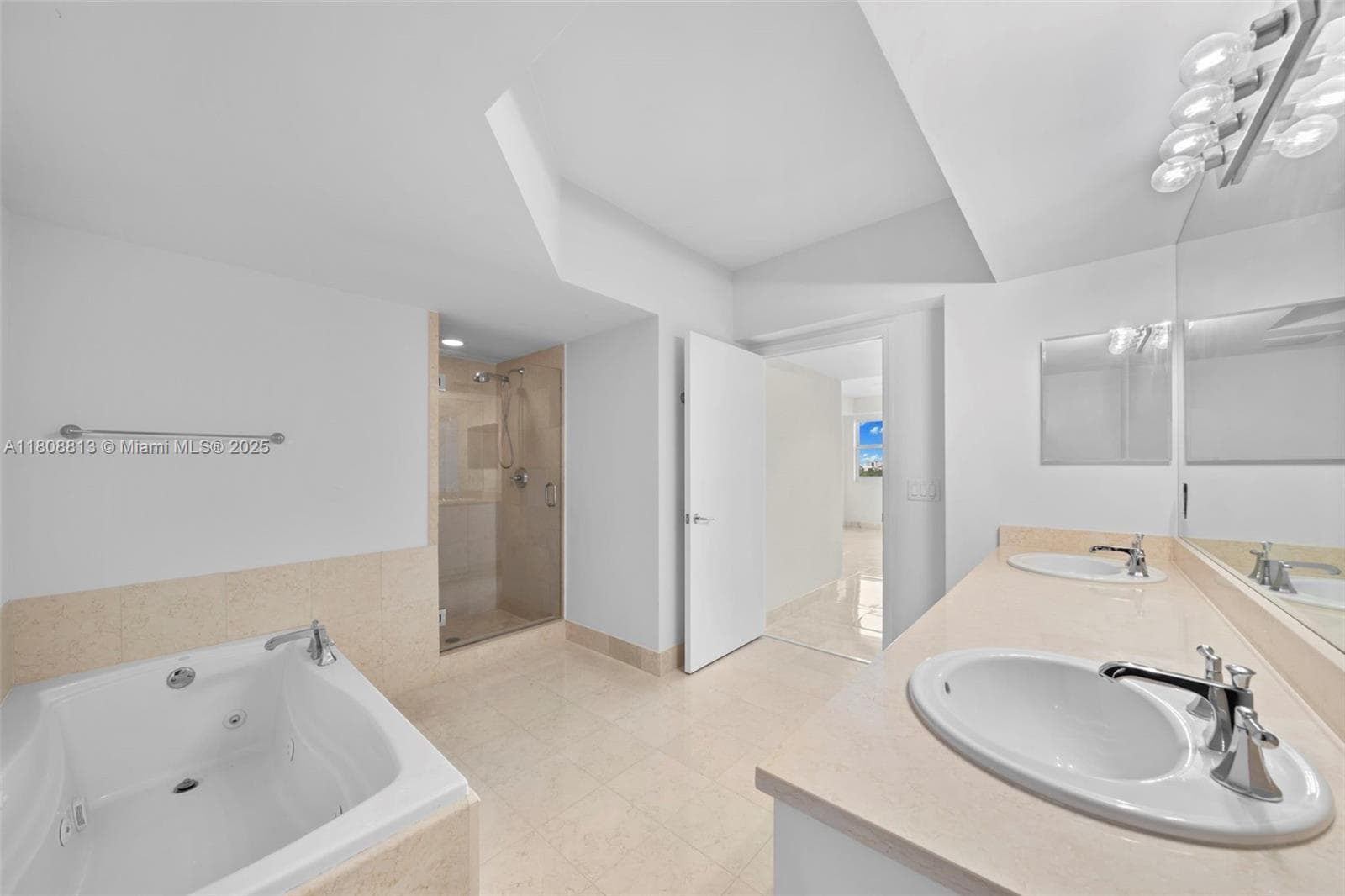 TURNBERRY VILLAGE · #706 in Aventura - Photo 5
