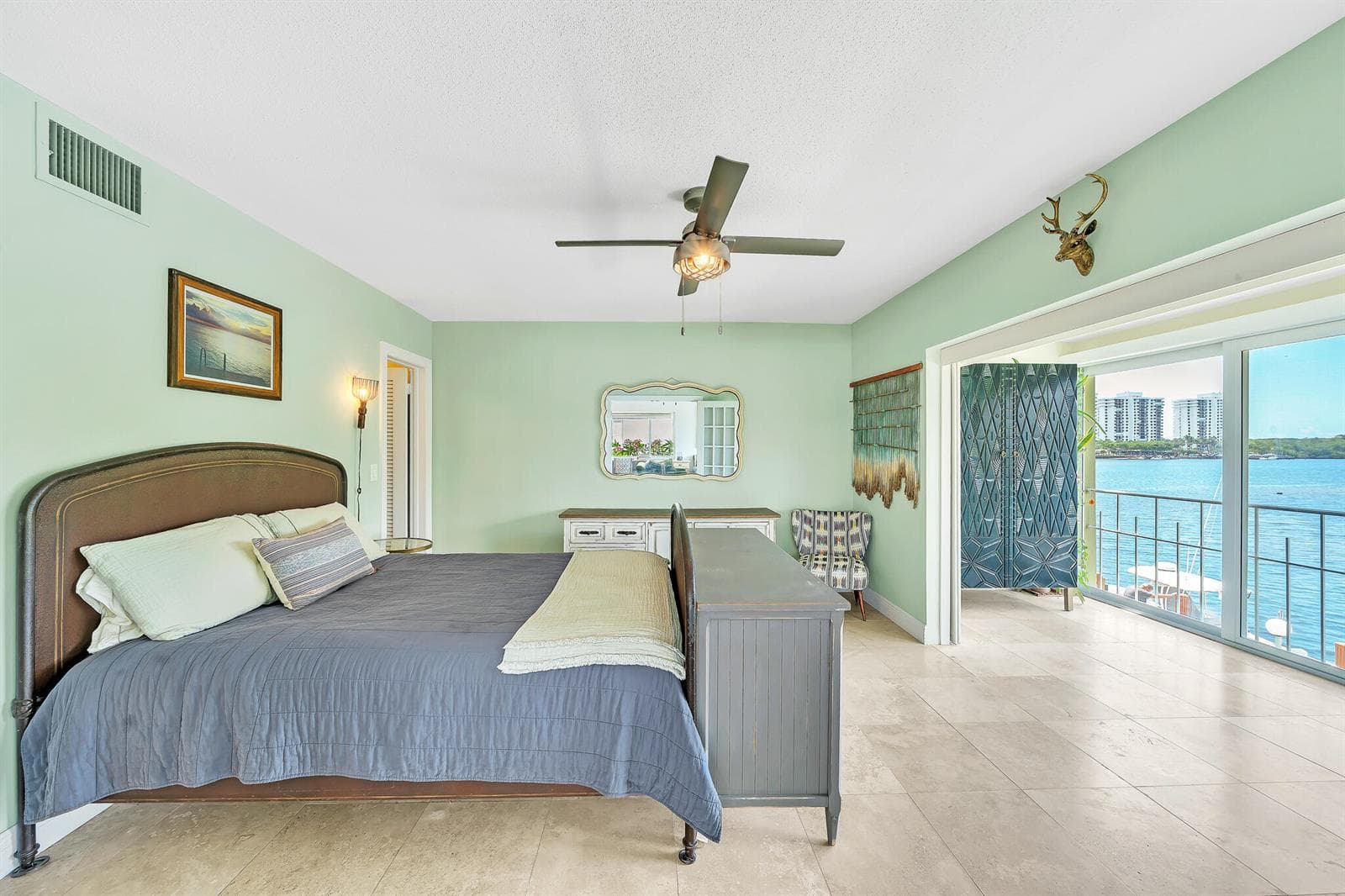 6 Bedroom (2)
