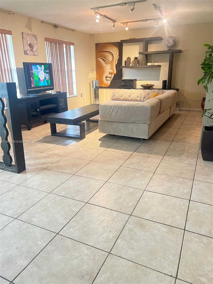 14910 S River Dr #1 photo 4