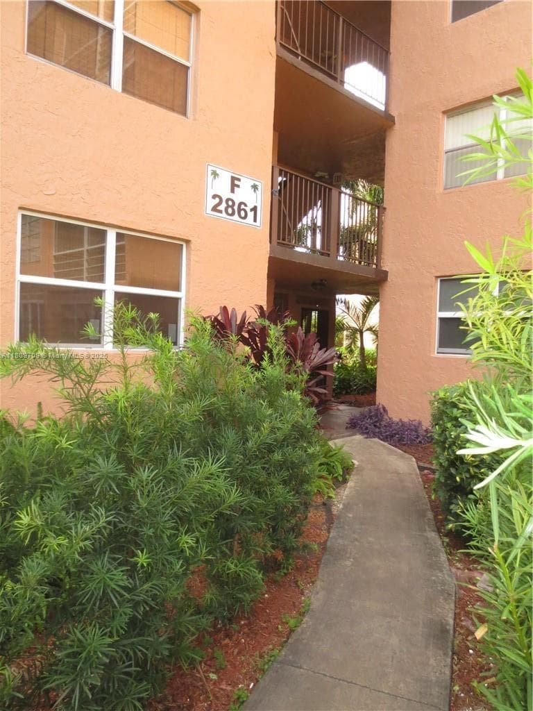 SOMERSET NO SIX CONDO · #107 in Lauderdale Lakes - Photo 2