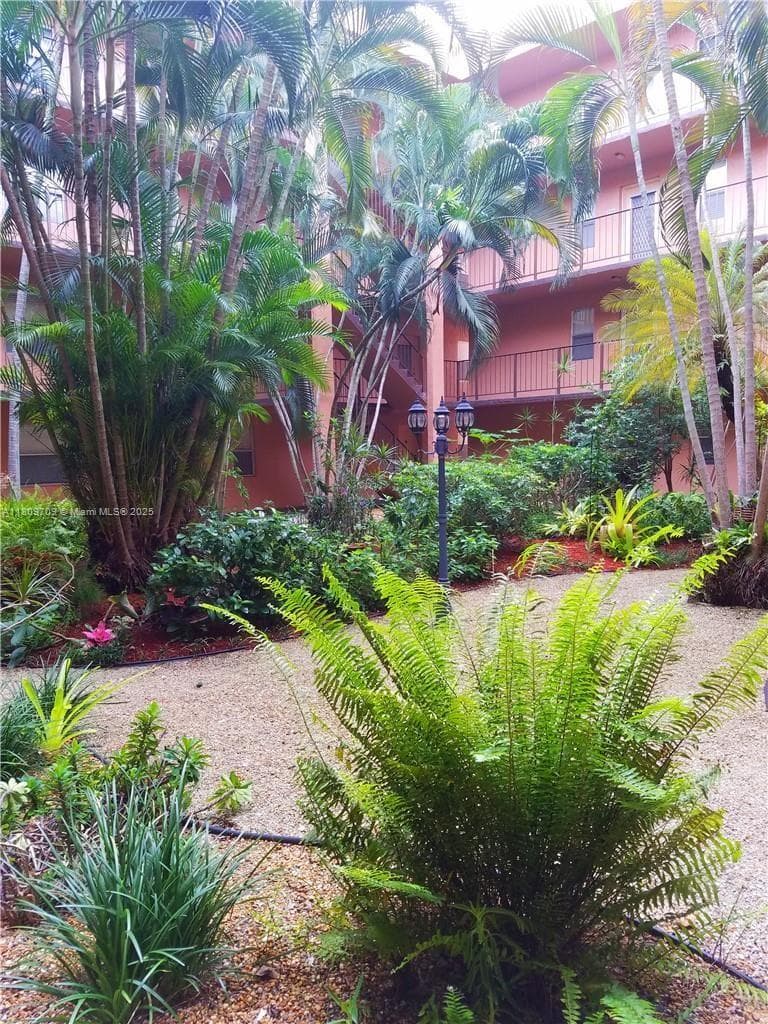 SOMERSET NO SIX CONDO · #107 in Lauderdale Lakes - Photo 3