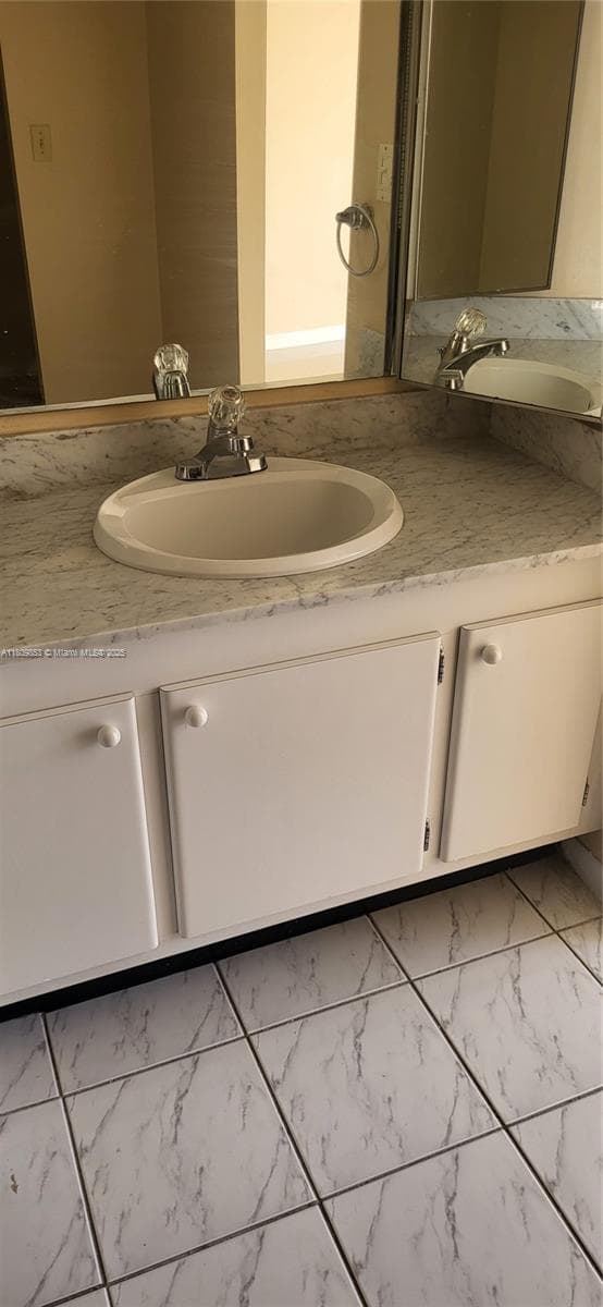 WILSHIRE CONDO · #407E in Miami - Photo 23