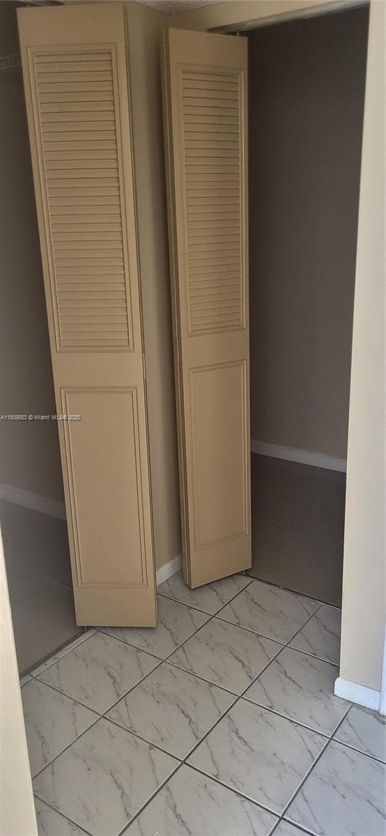 WILSHIRE CONDO · #407E in Miami - Photo 27