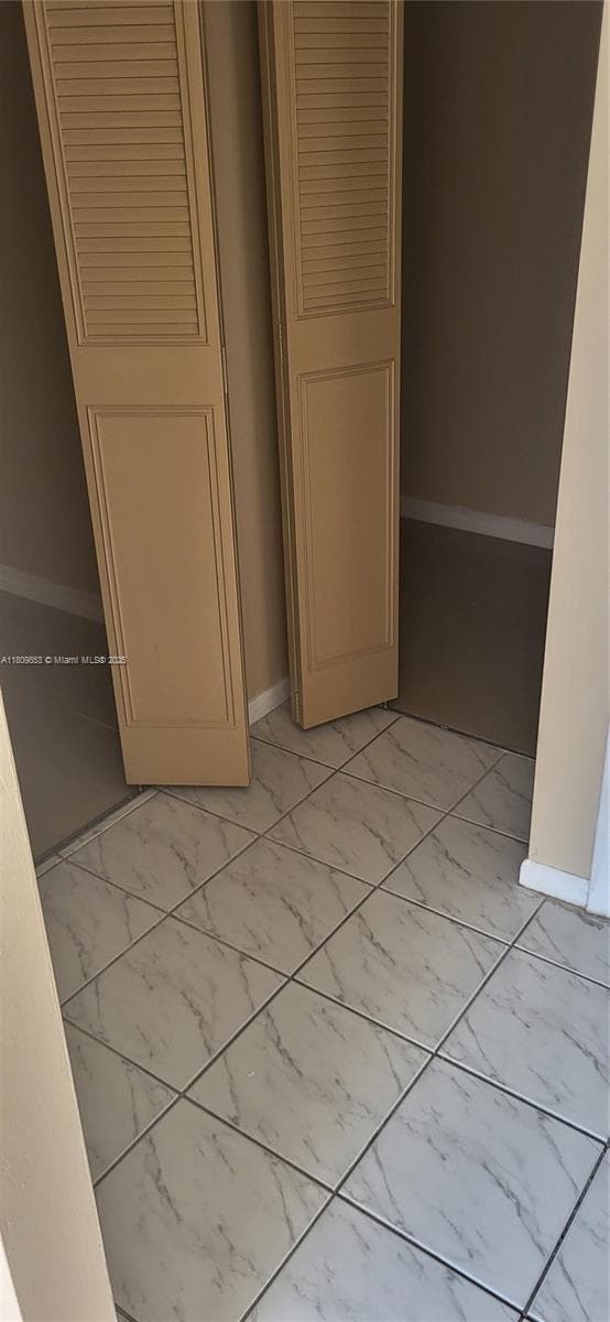 WILSHIRE CONDO · #407E in Miami - Photo 26