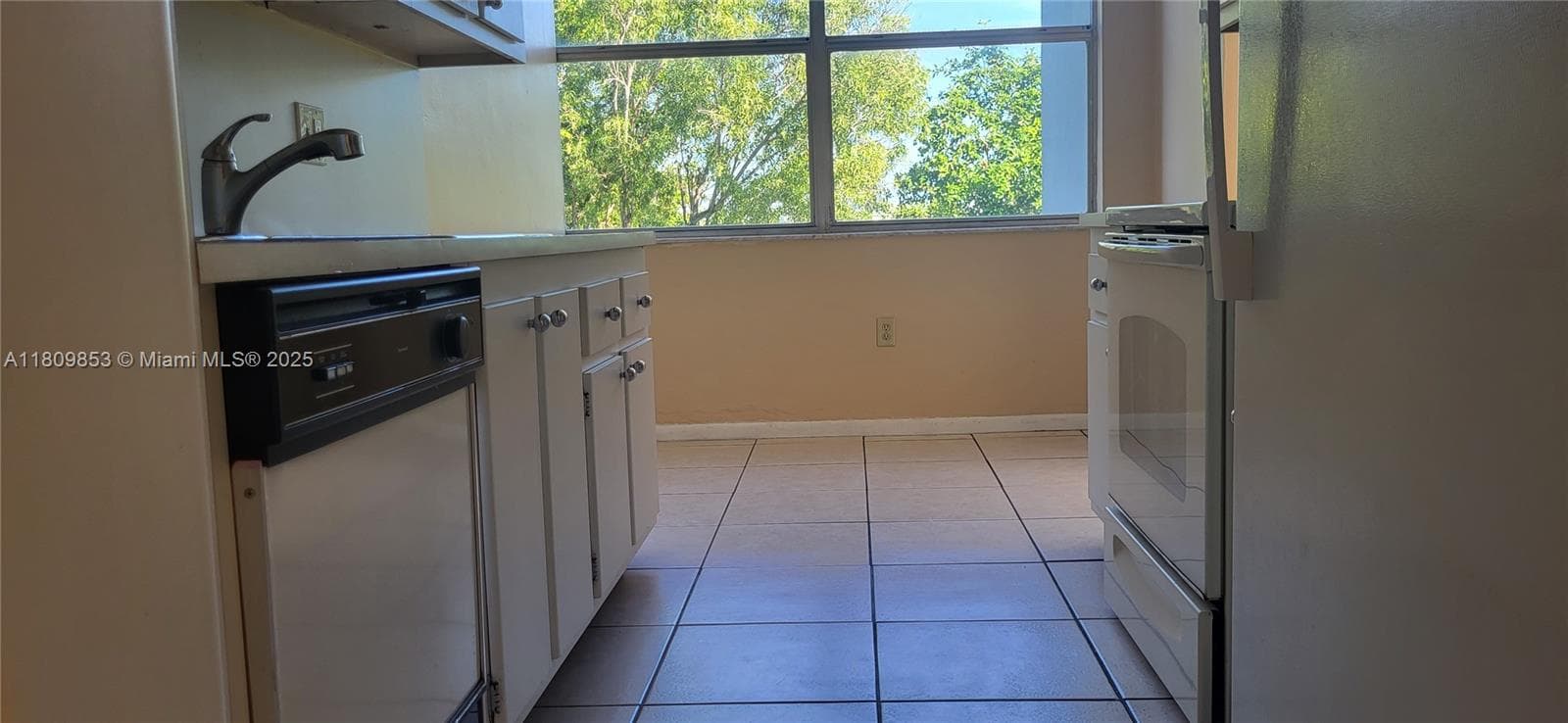 WILSHIRE CONDO · #407E in Miami - Photo 30