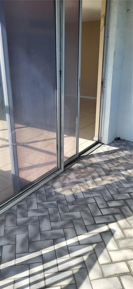 WILSHIRE CONDO · #407E in Miami - Photo 10