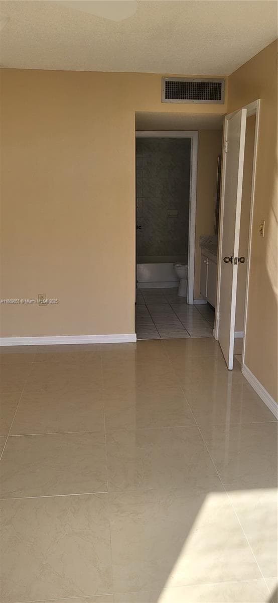 WILSHIRE CONDO · #407E in Miami - Photo 19