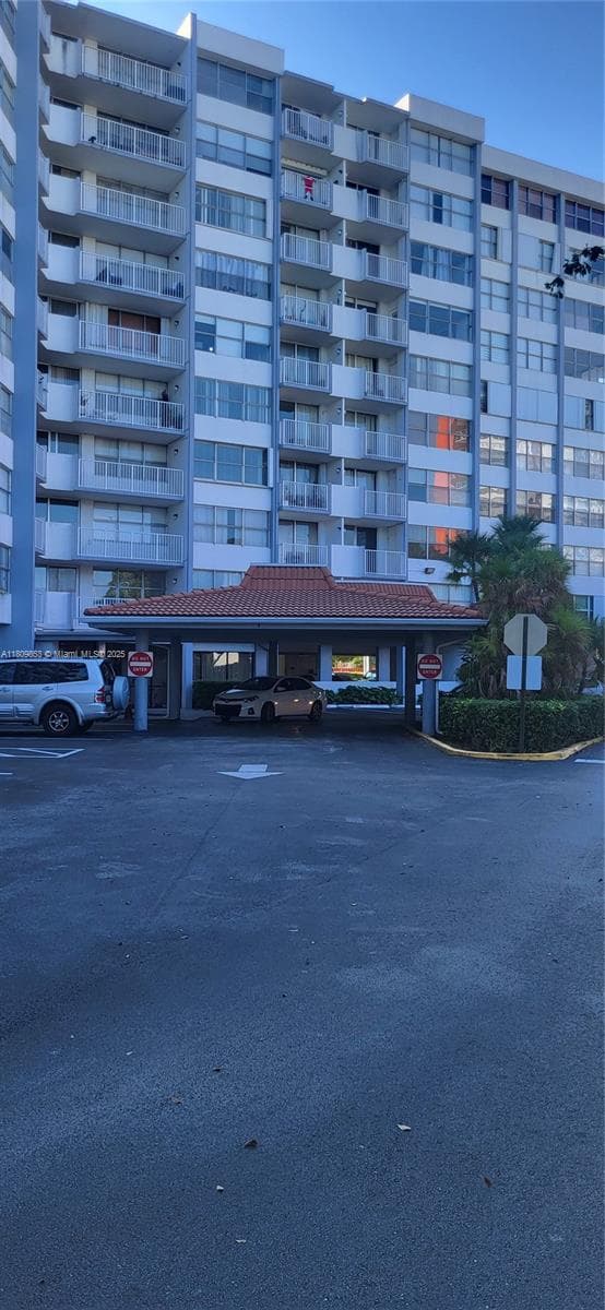 WILSHIRE CONDO · #407E in Miami - Photo 39