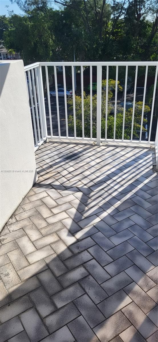 WILSHIRE CONDO · #407E in Miami - Photo 8