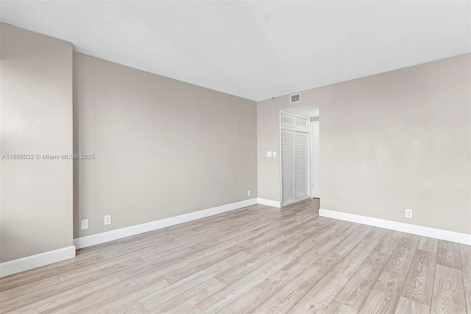 Royal Ambassador Condo · #1408 in Fort Lauderdale - Photo 13