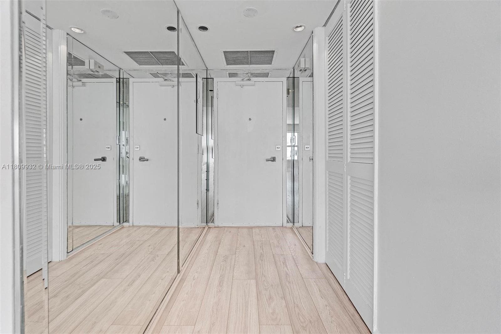 Royal Ambassador Condo · #1408 in Fort Lauderdale - Photo 5