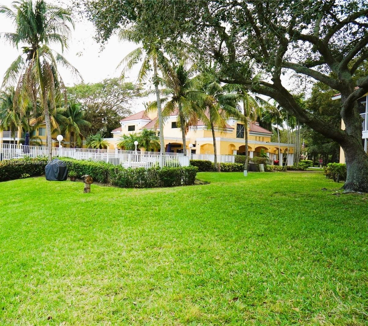 SAILBOAT POINTE CONDO · #1311 in Oakland Park - Photo 2