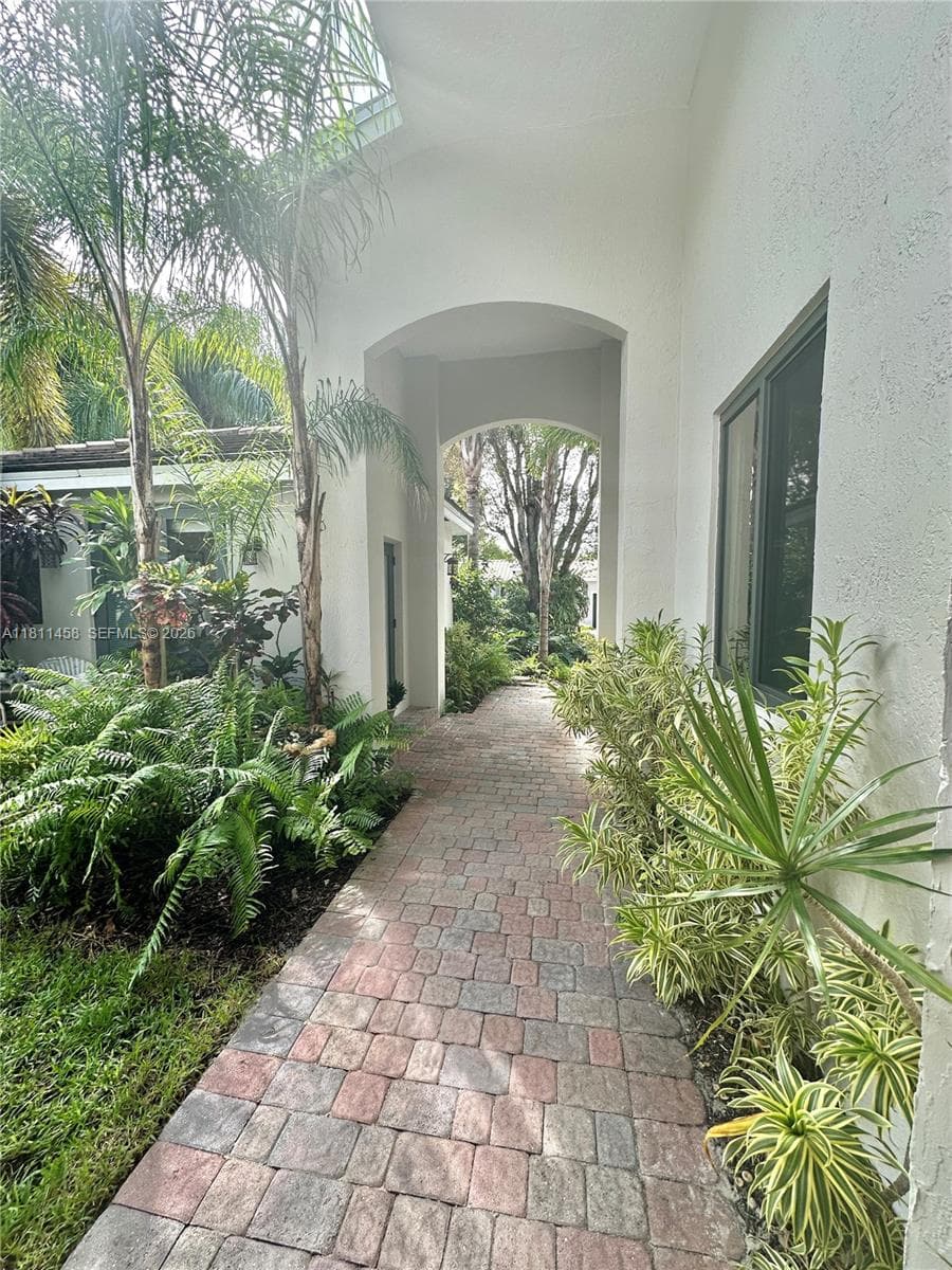 8205 SW 171st Ter photo 3