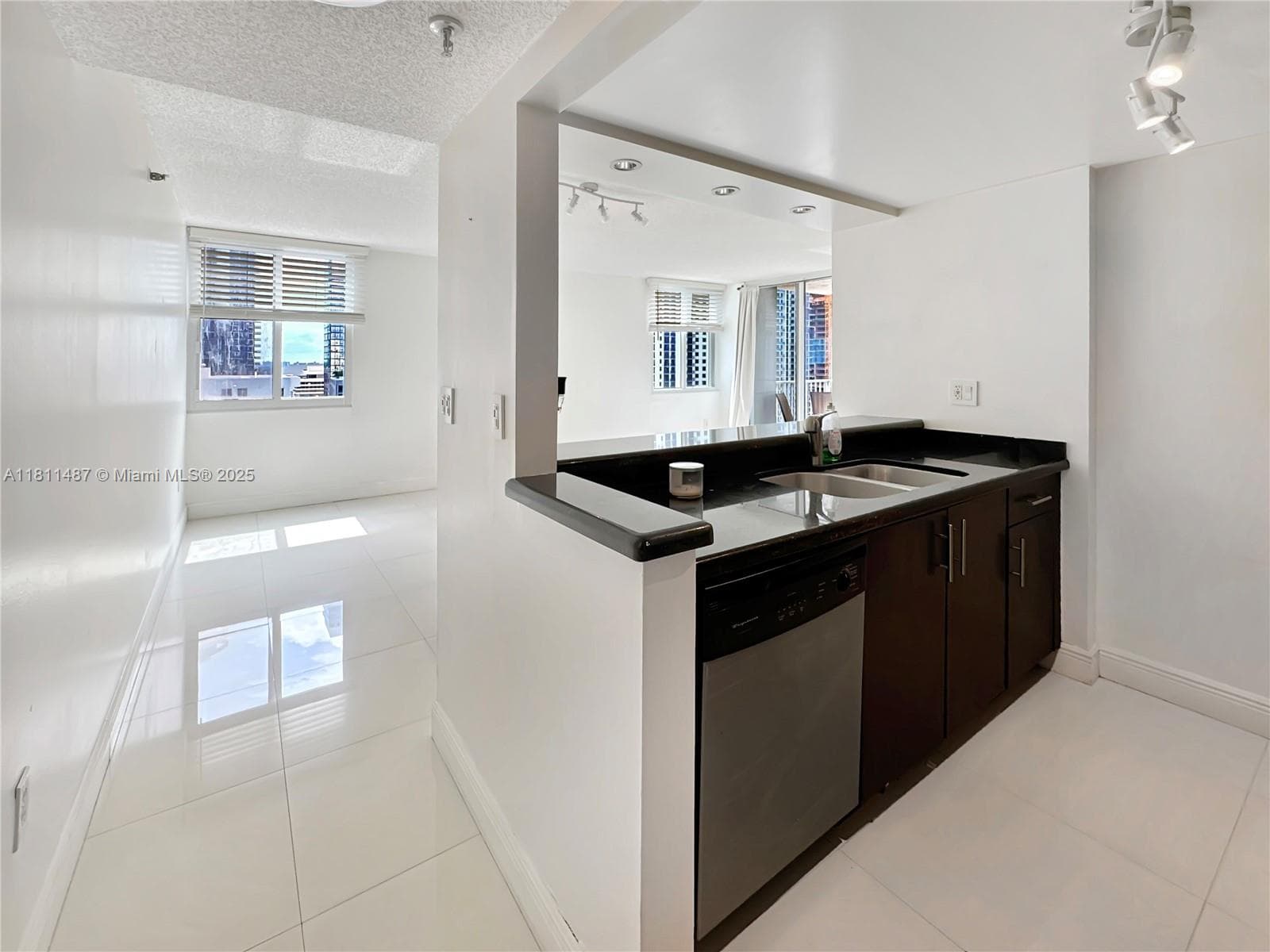 Madison Downtown Condo · #W-1903 in Miami - Photo 5