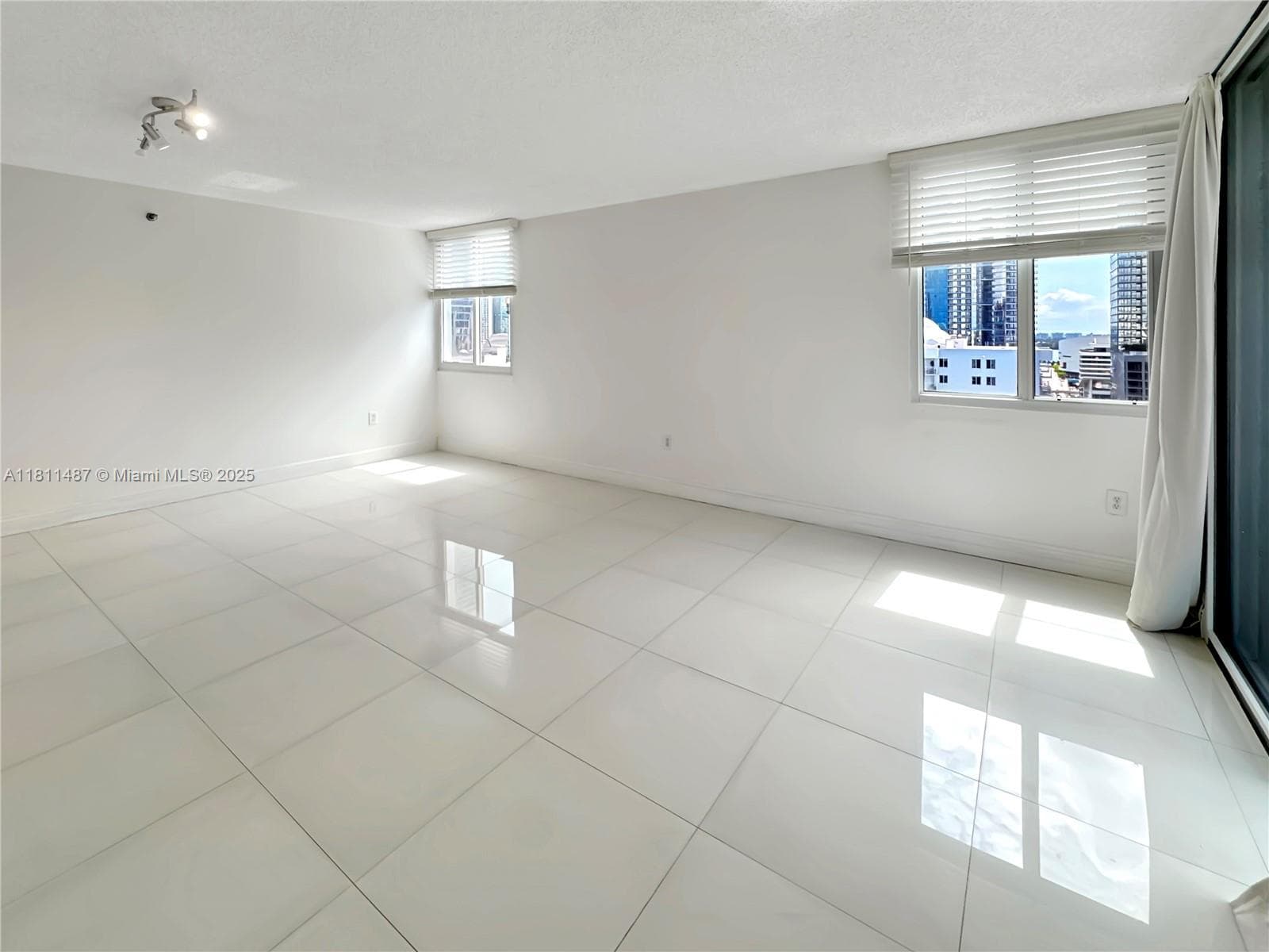Madison Downtown Condo · #W-1903 in Miami - Photo 10