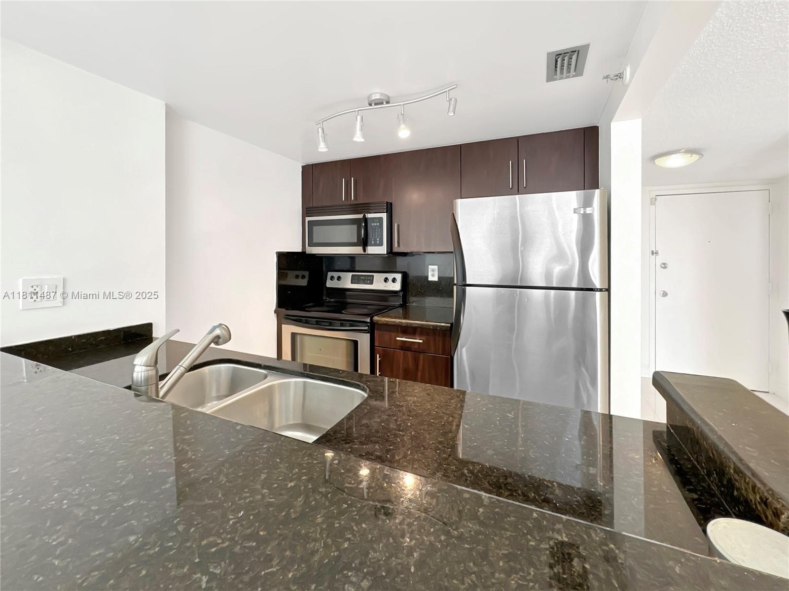 Madison Downtown Condo · #W-1903 in Miami - Photo 8