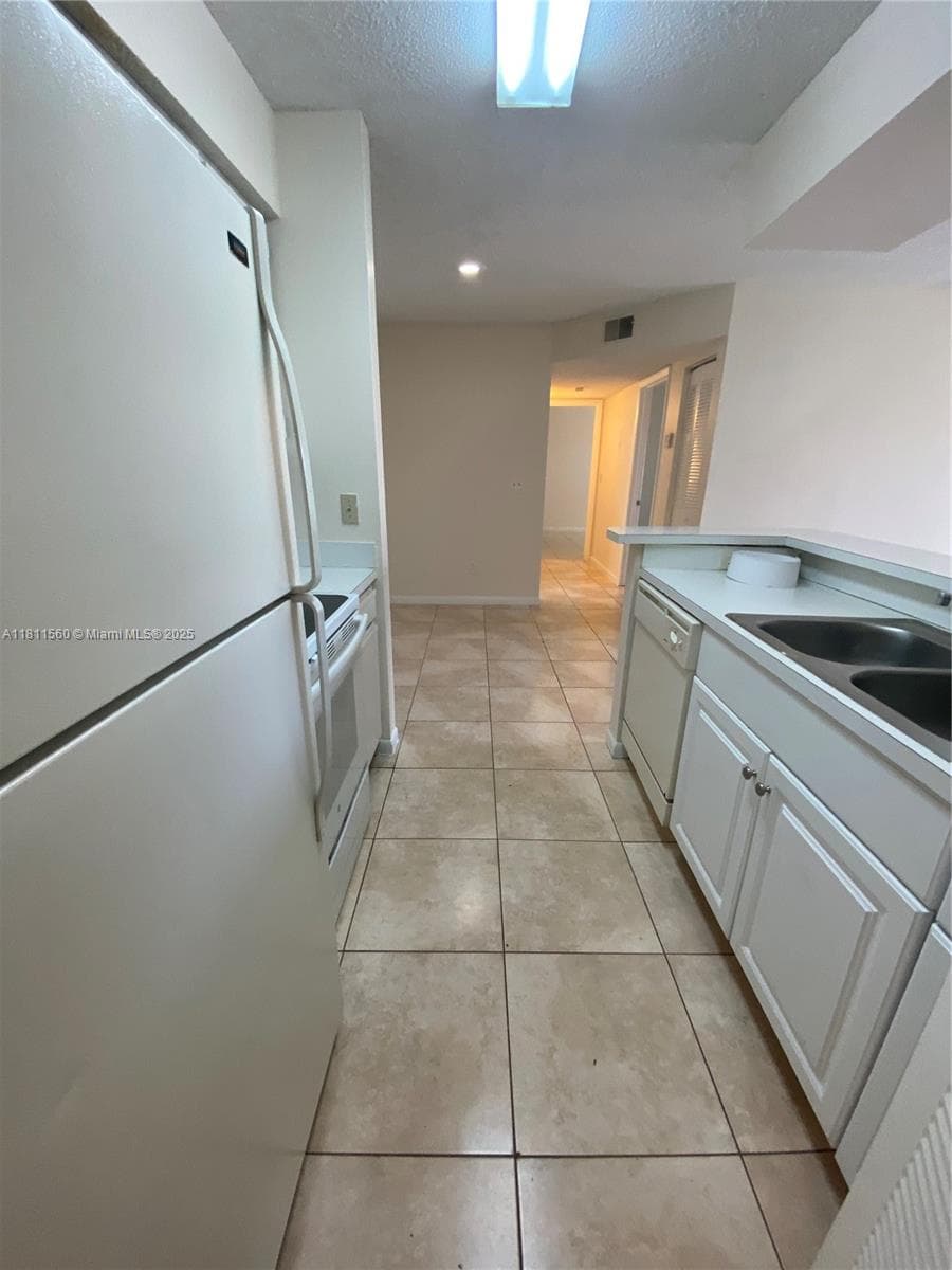 ROYAL POINCIANA CONDO · #1303 in Pompano Beach - Photo 9