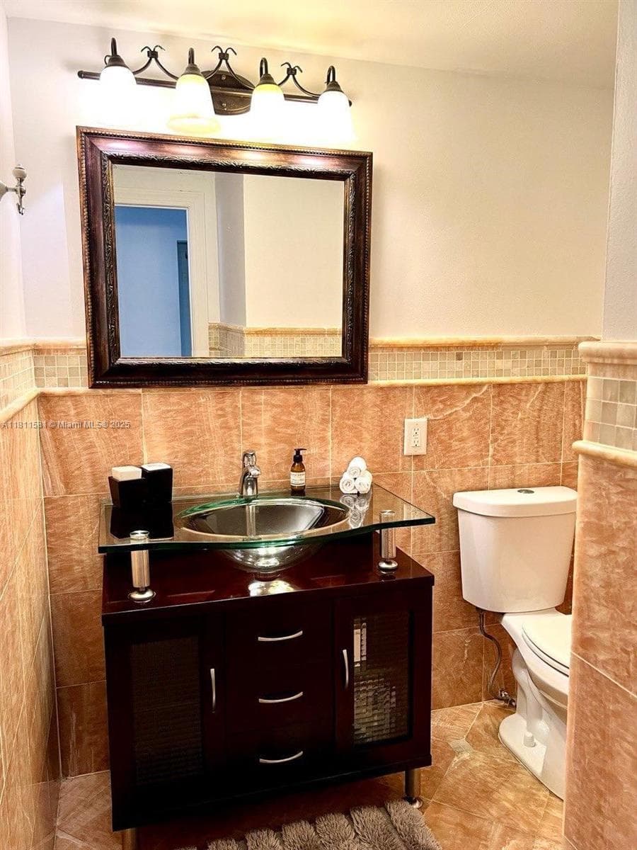 ALEXANDER TOWERS CONDO · #619 in Hollywood - Photo 8