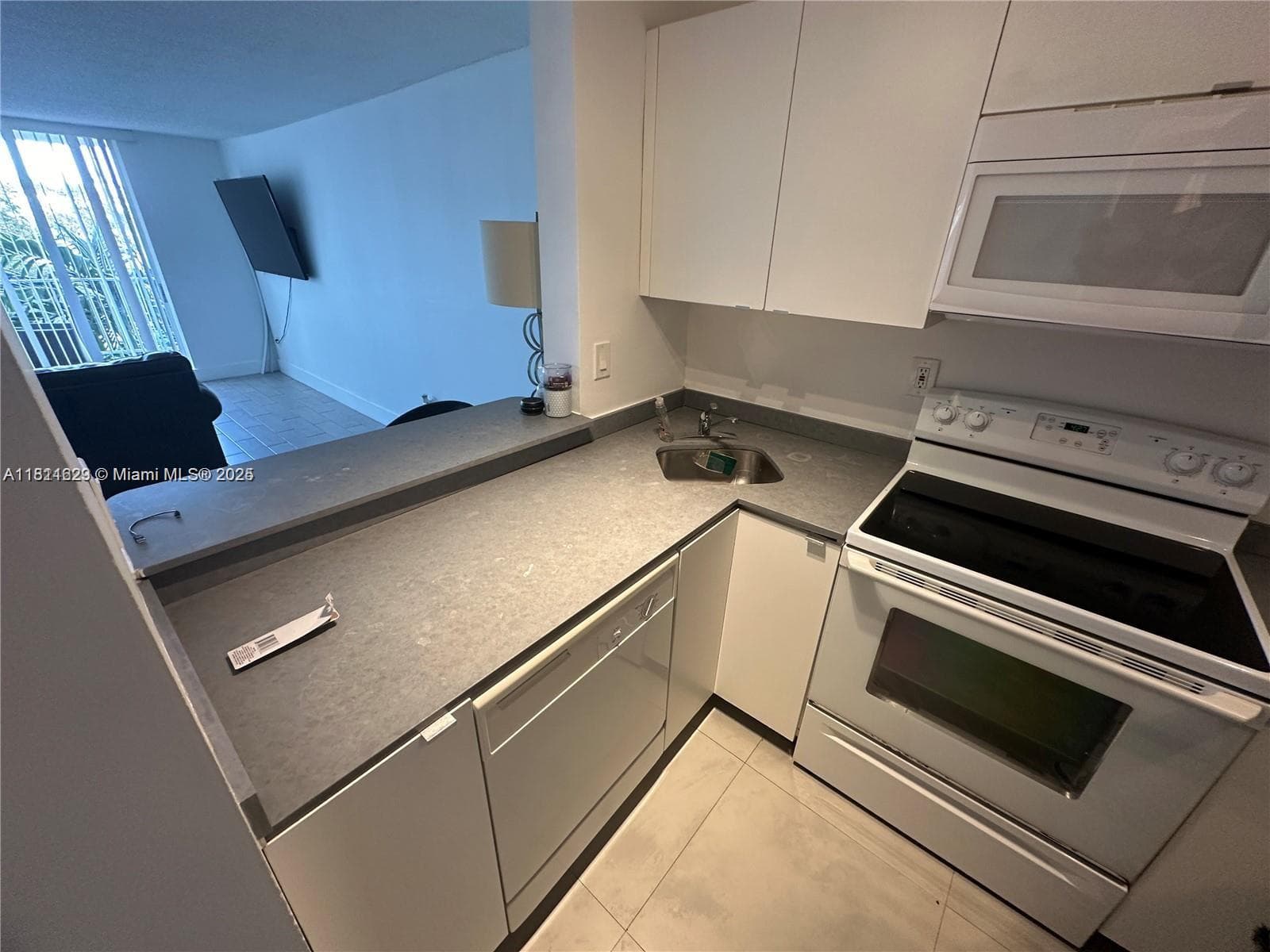 MONTECARLO CONDOMINIUM · #B-303 in Miami - Photo 3