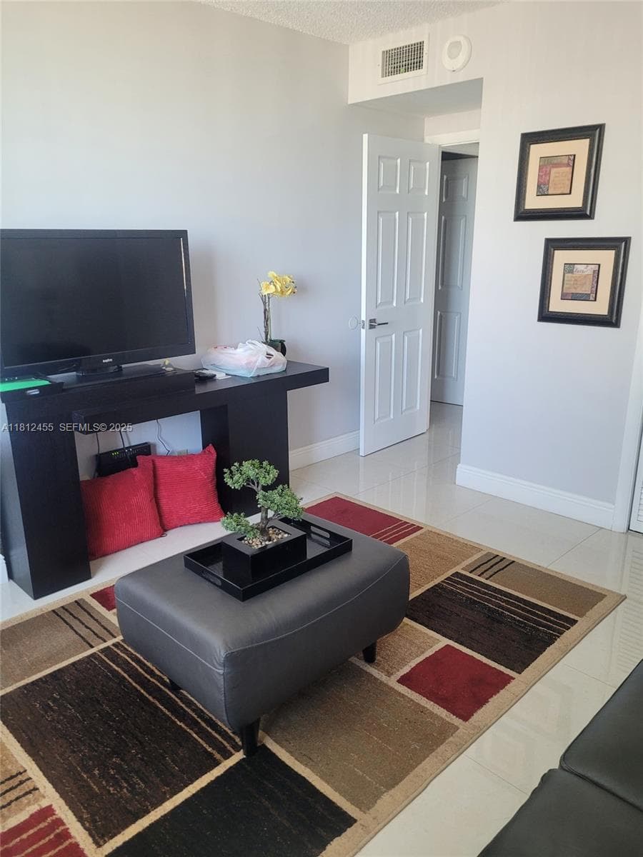 HILLCREST · #619 in Hollywood - Photo 16