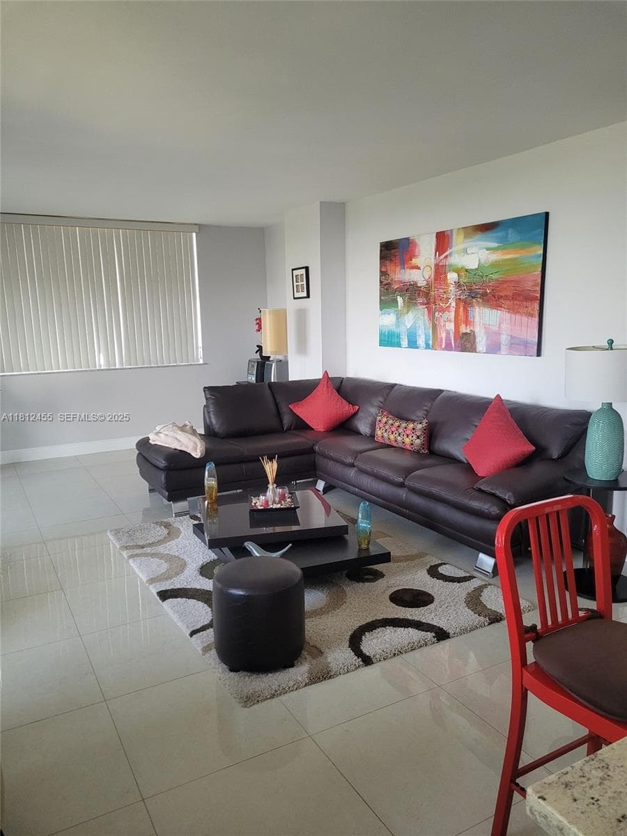 HILLCREST · #619 in Hollywood - Photo 11
