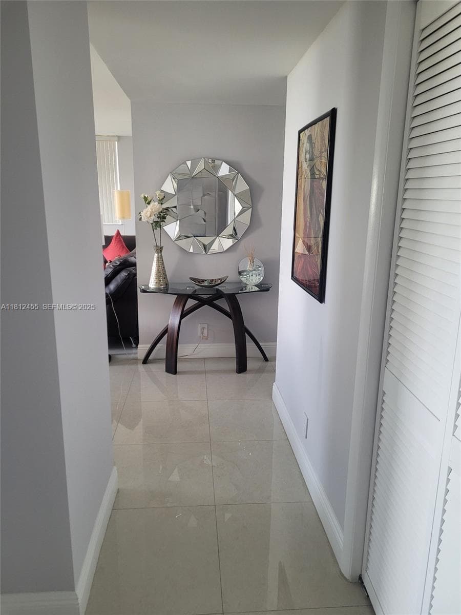 HILLCREST · #619 in Hollywood - Photo 4