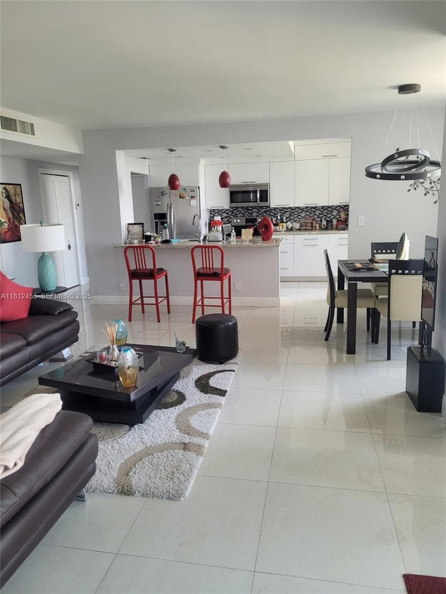HILLCREST · #619 in Hollywood - Photo 8