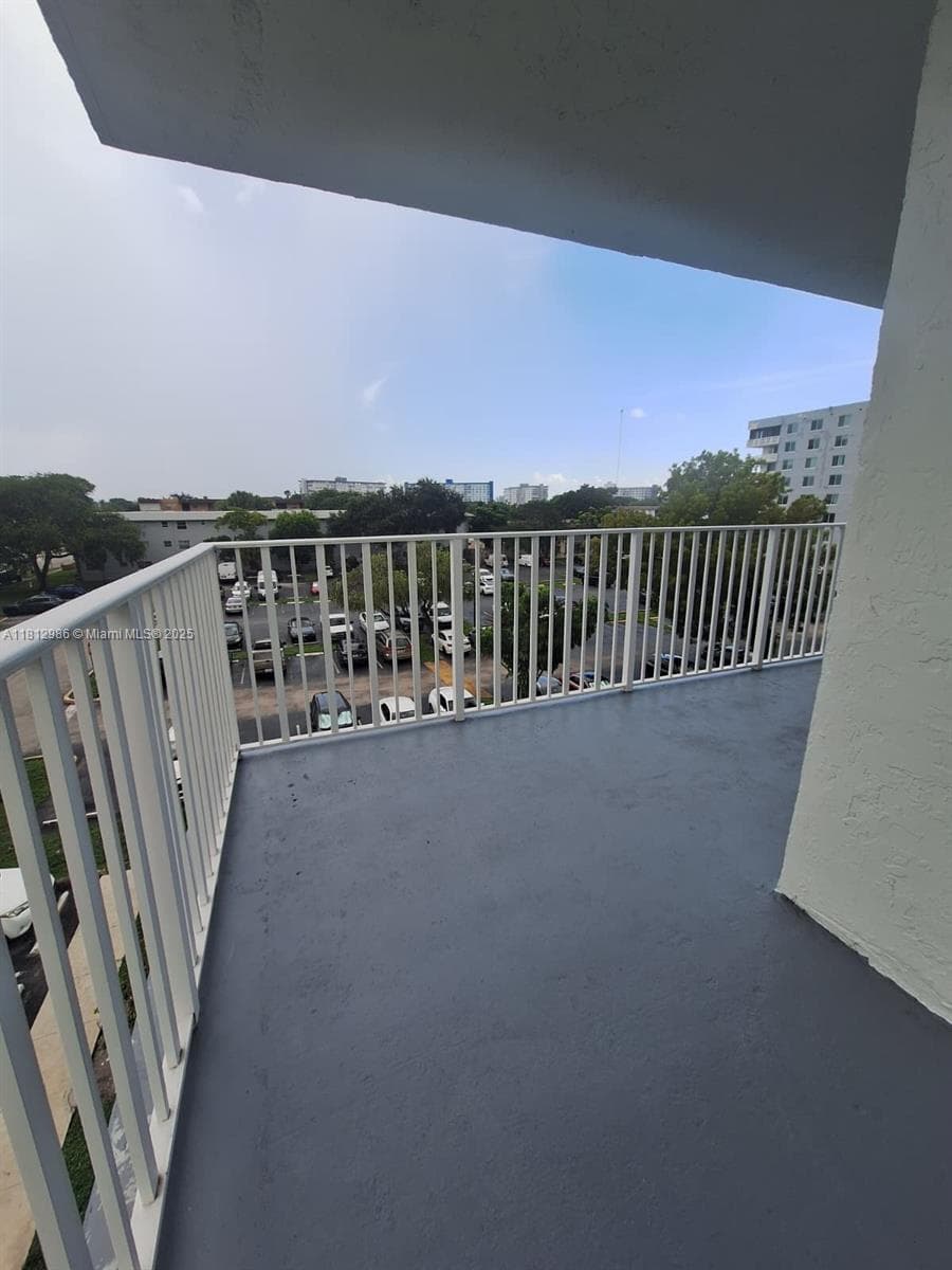 HILLCREST EAST NO 19 COND · #415 in Hollywood - Photo 6