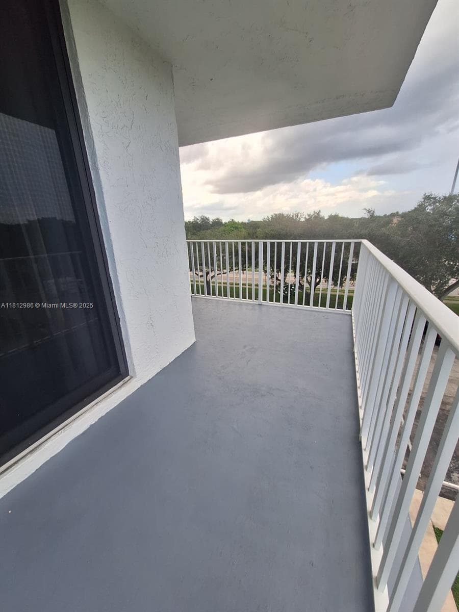 HILLCREST EAST NO 19 COND · #415 in Hollywood - Photo 7