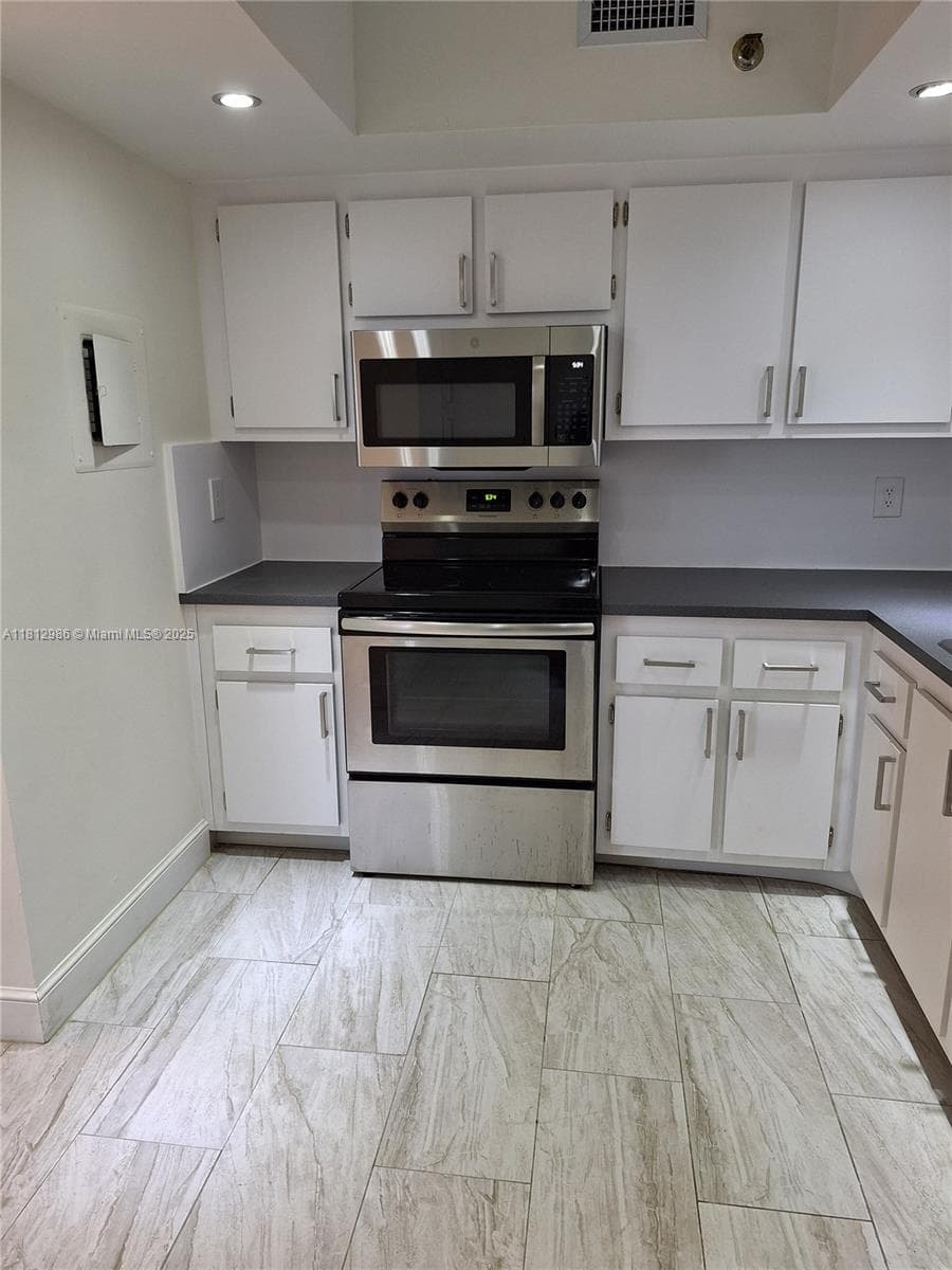 HILLCREST EAST NO 19 COND · #415 in Hollywood - Photo 9