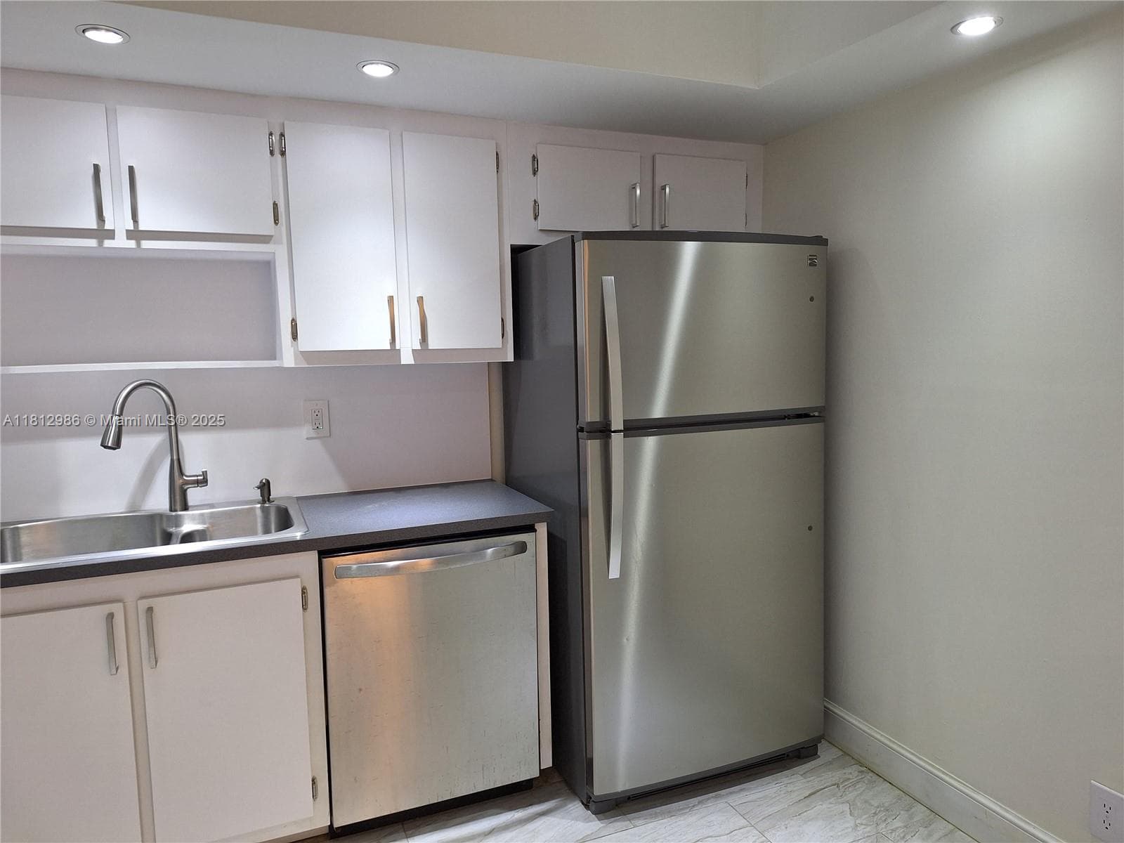 HILLCREST EAST NO 19 COND · #415 in Hollywood - Photo 10