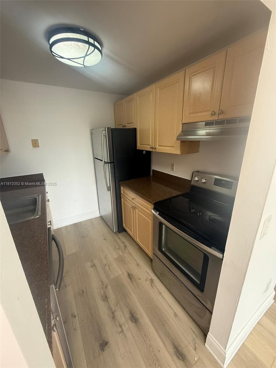 KEYSTONE TOWERS CONDO · #208 in North Miami - Photo 4