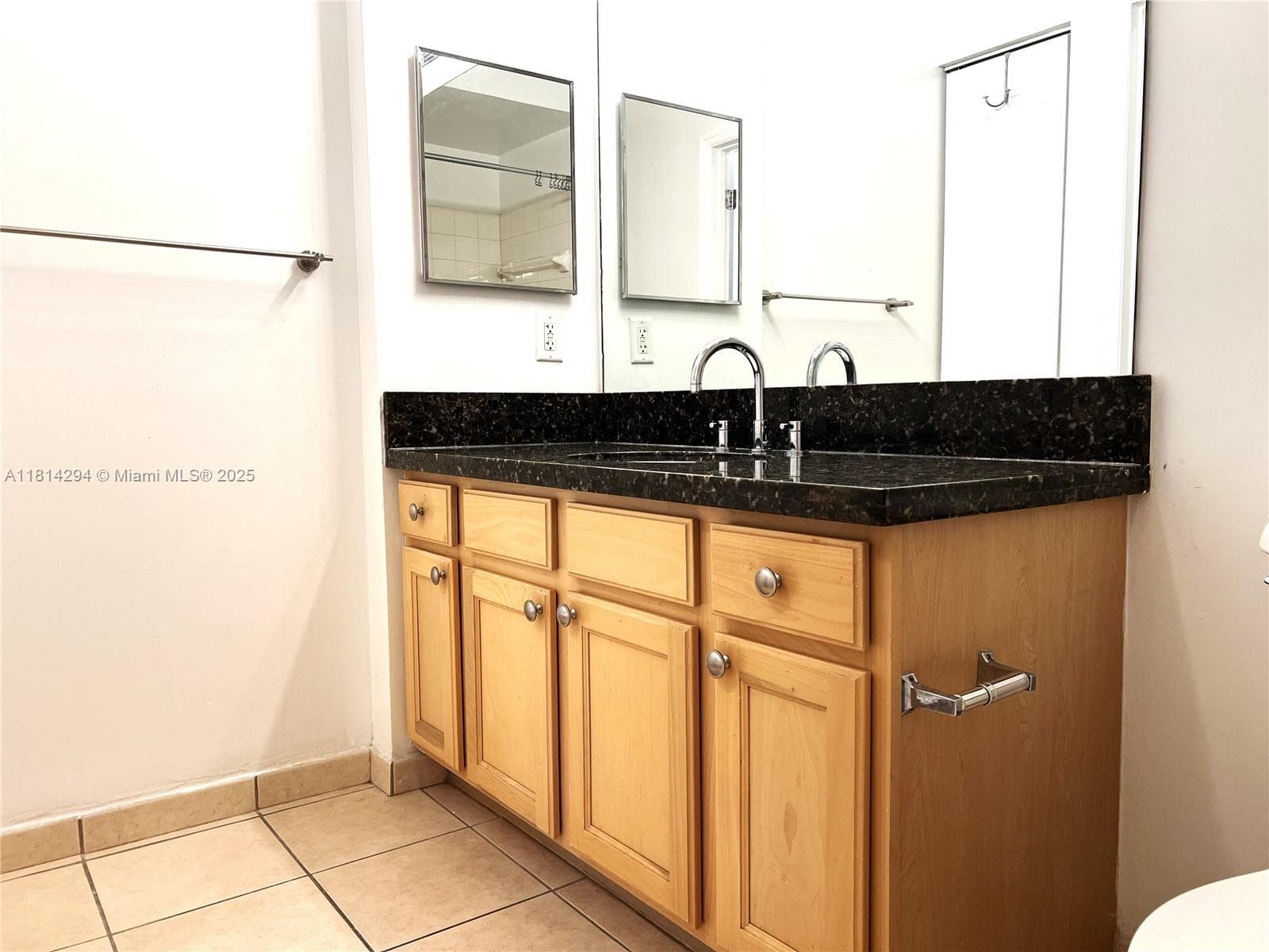 VALENCIA CONDO · #252 in South Miami - Photo 13