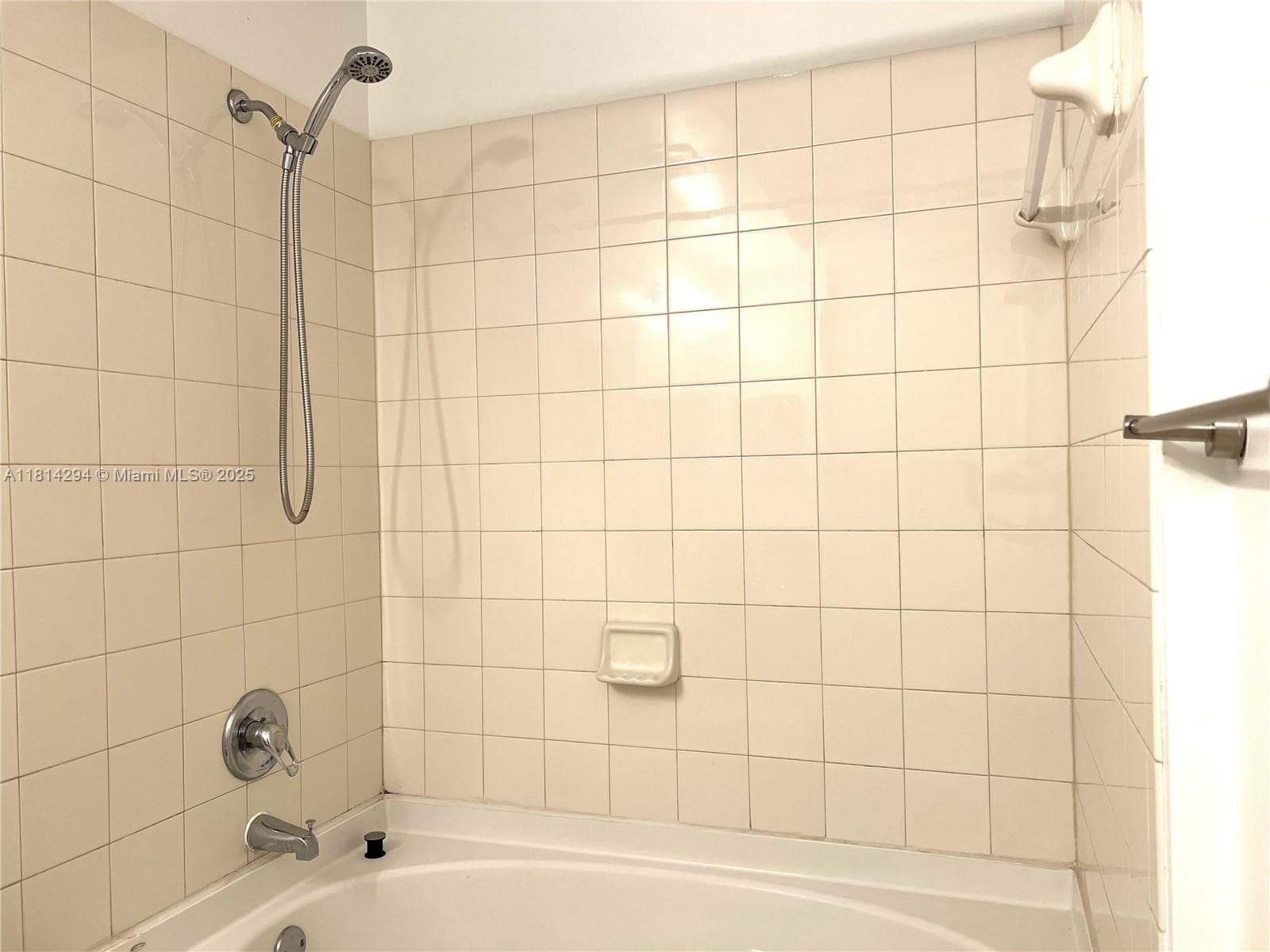 VALENCIA CONDO · #252 in South Miami - Photo 14