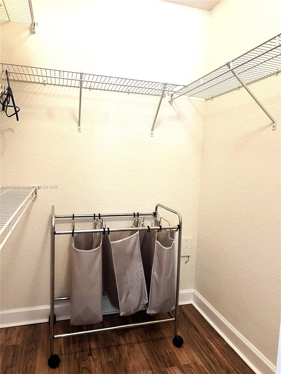 VALENCIA CONDO · #252 in South Miami - Photo 15